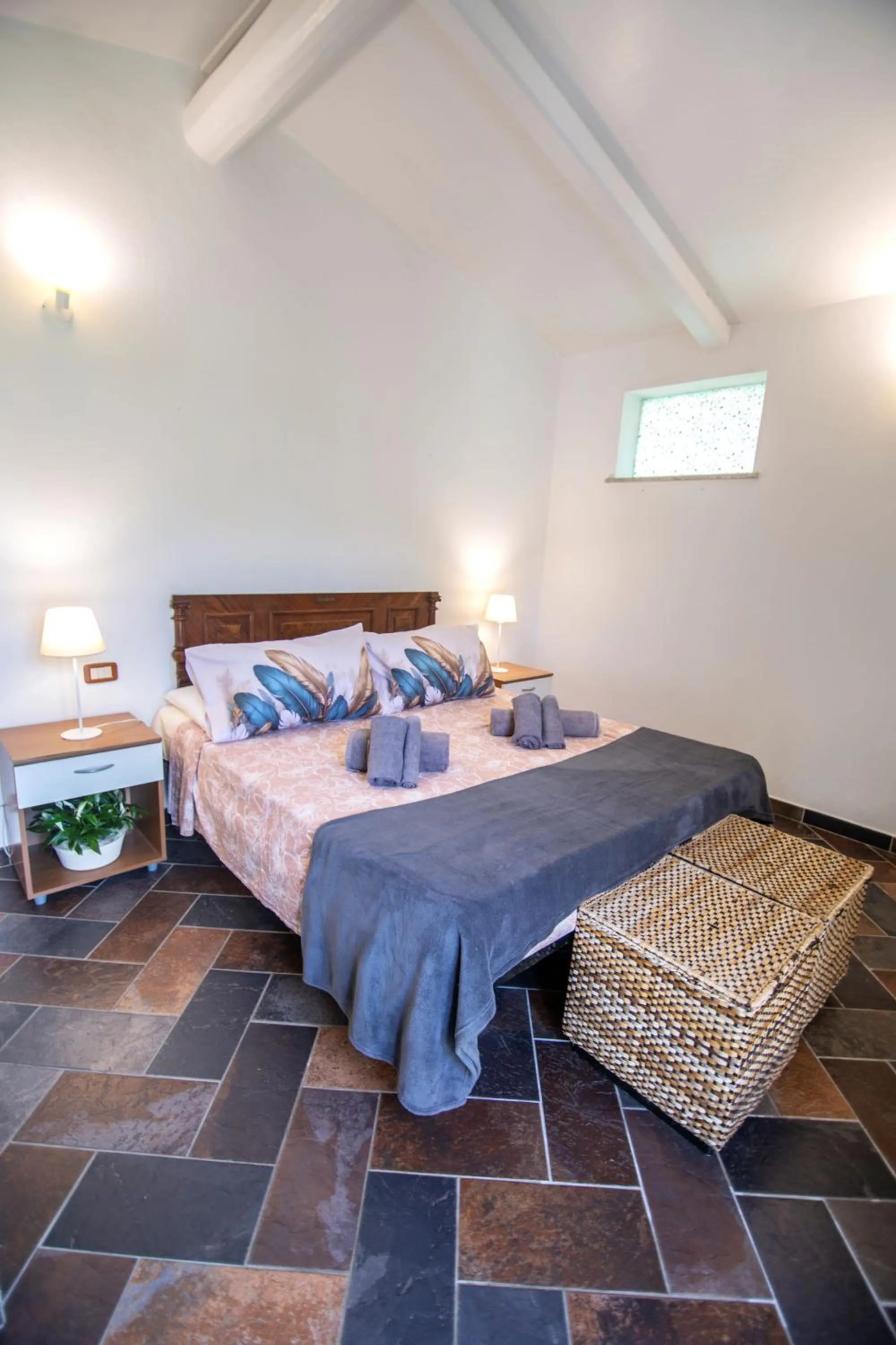 Bed in Villa LA CESA & Villino LA CASETTA Holiday Houses CON JACUZZI