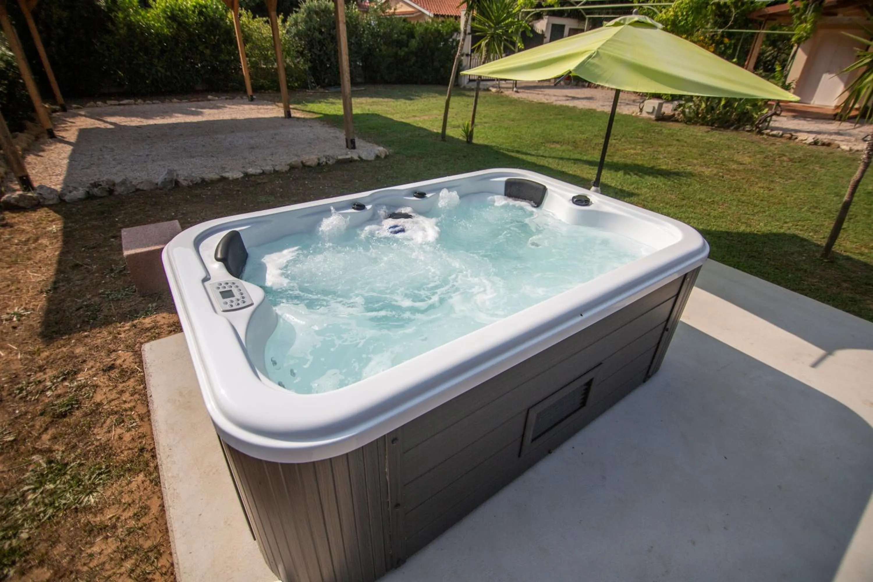 Day in Villa LA CESA & Villino LA CASETTA Holiday Houses CON JACUZZI
