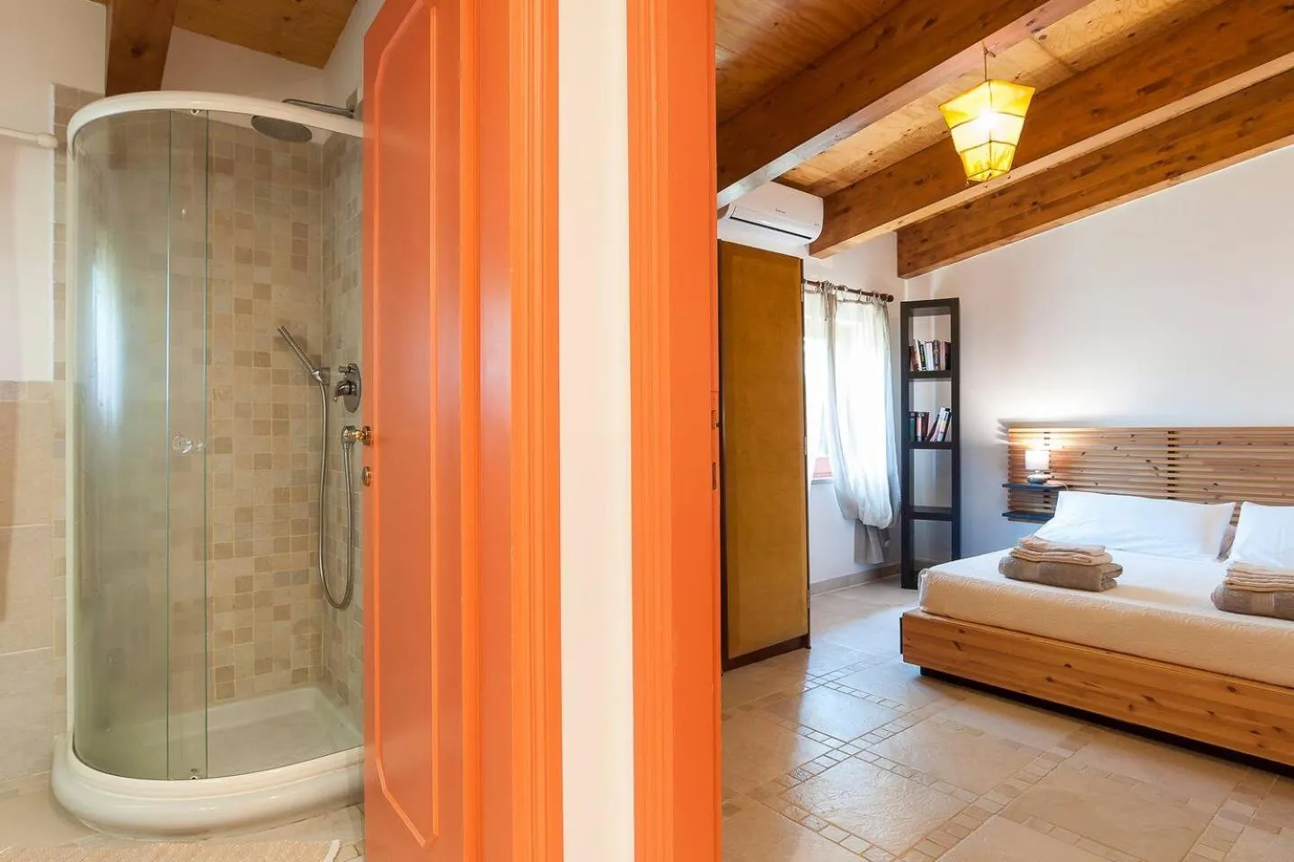 Shower, Bed in Villa LA CESA & Villino LA CASETTA Holiday Houses CON JACUZZI