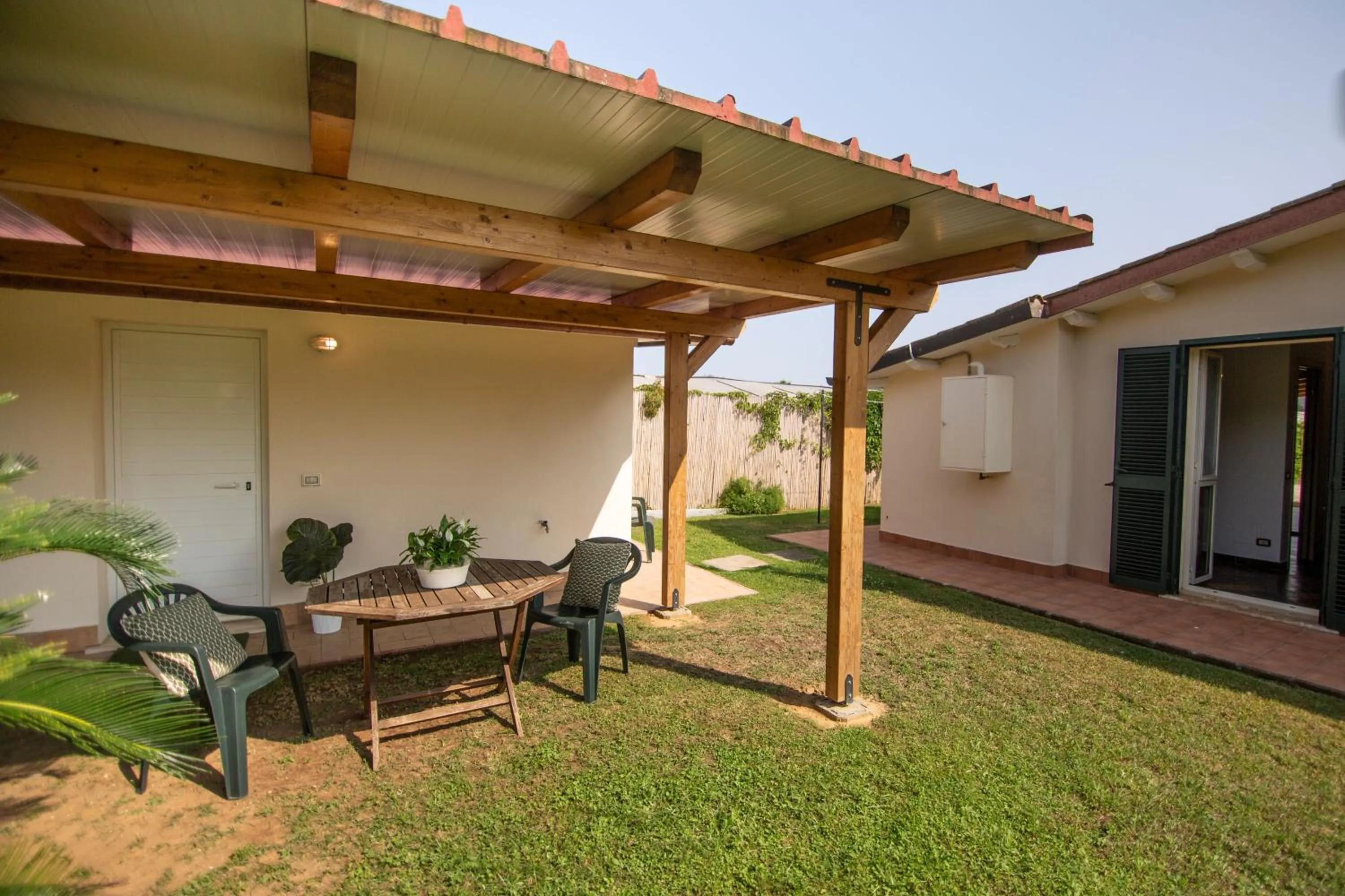 Property building in Villa LA CESA & Villino LA CASETTA Holiday Houses CON JACUZZI