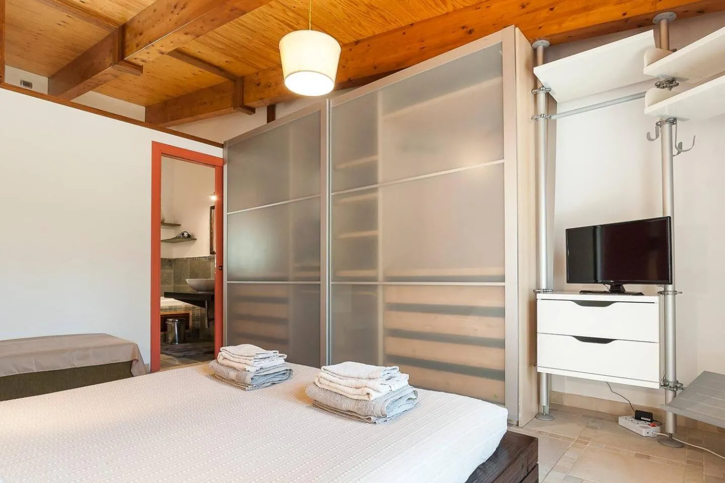 Bed in Villa LA CESA & Villino LA CASETTA Holiday Houses CON JACUZZI