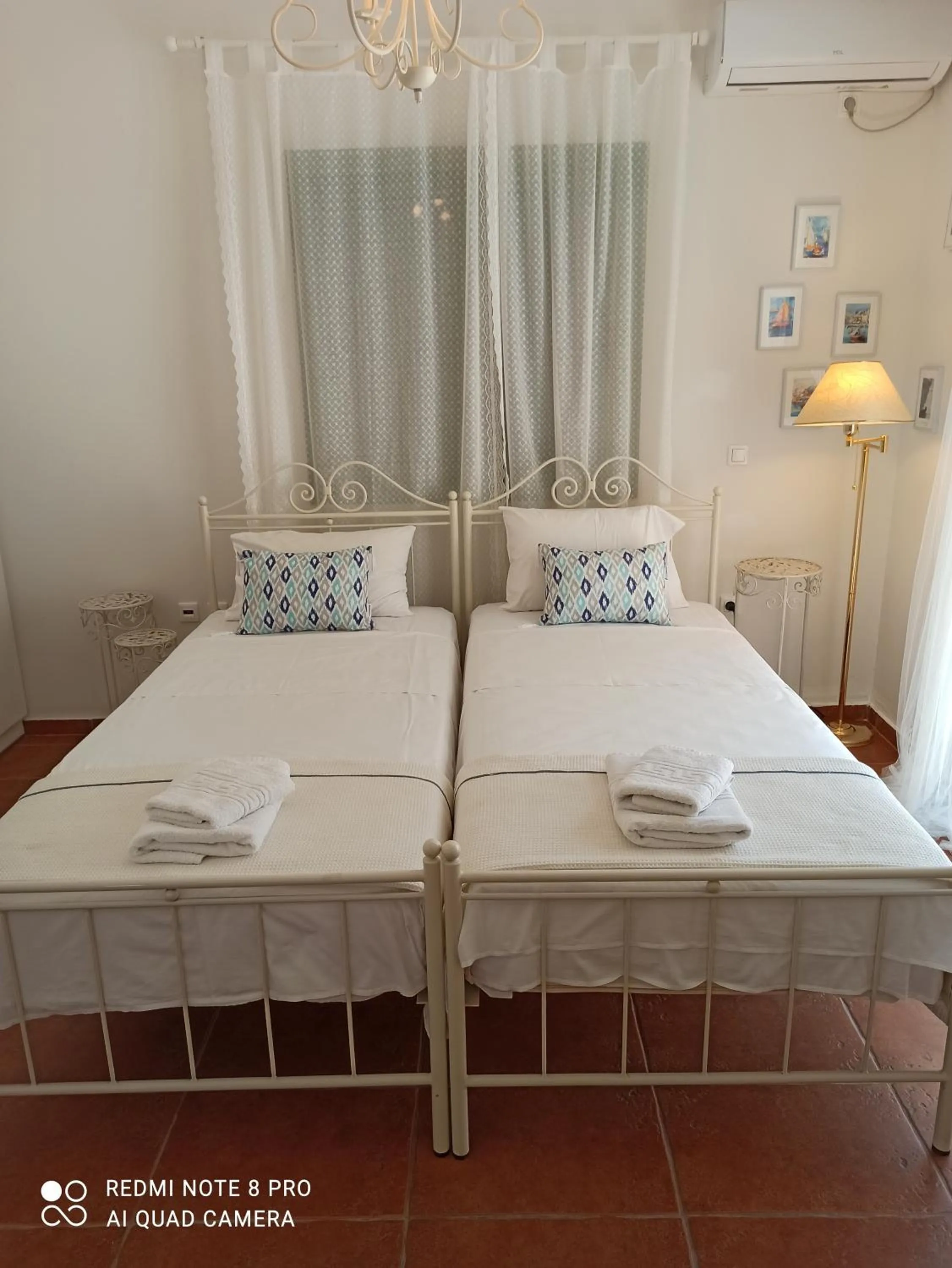 Photo of the whole room, Bed in Avra