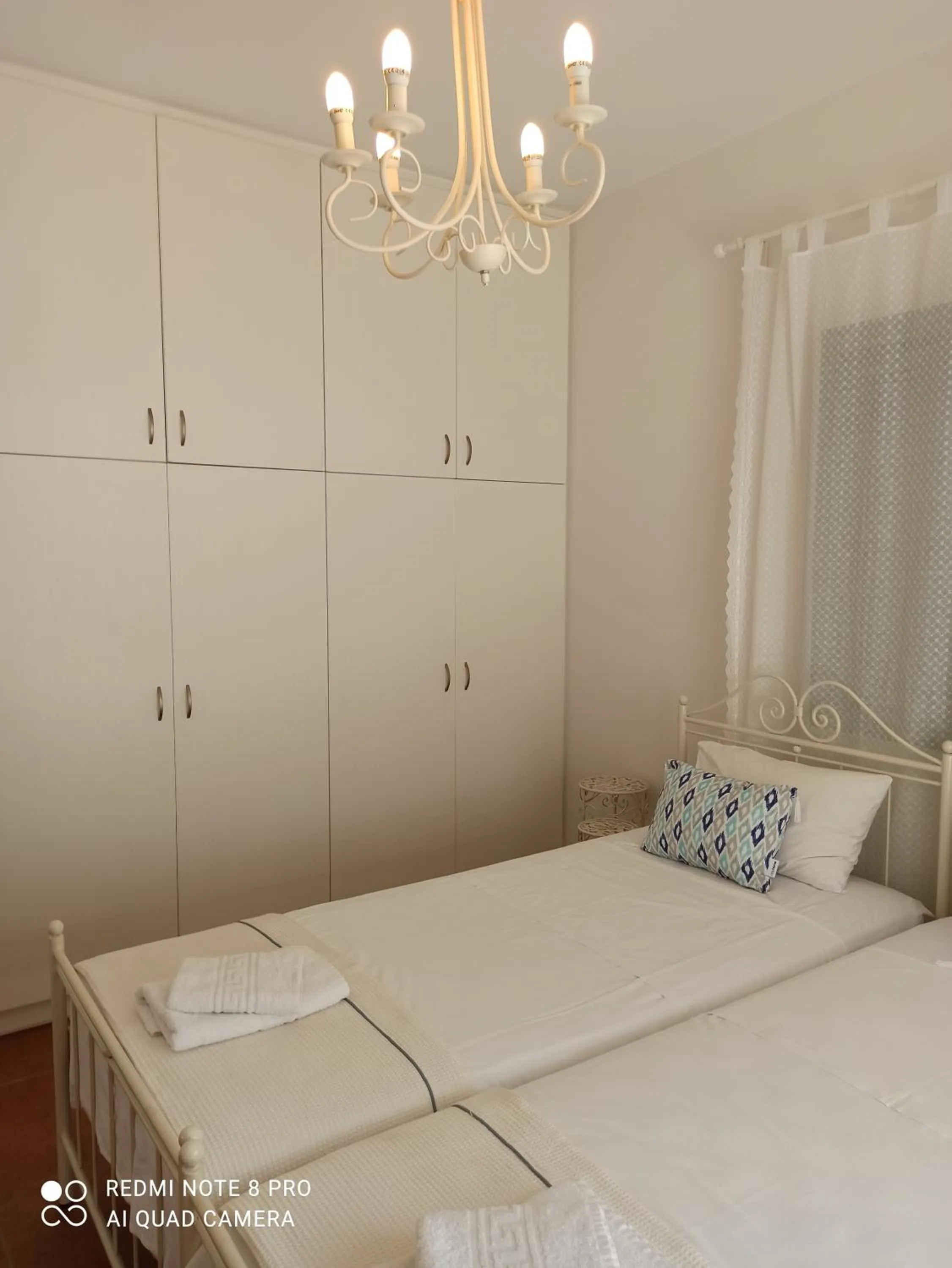Photo of the whole room, Bed in Avra