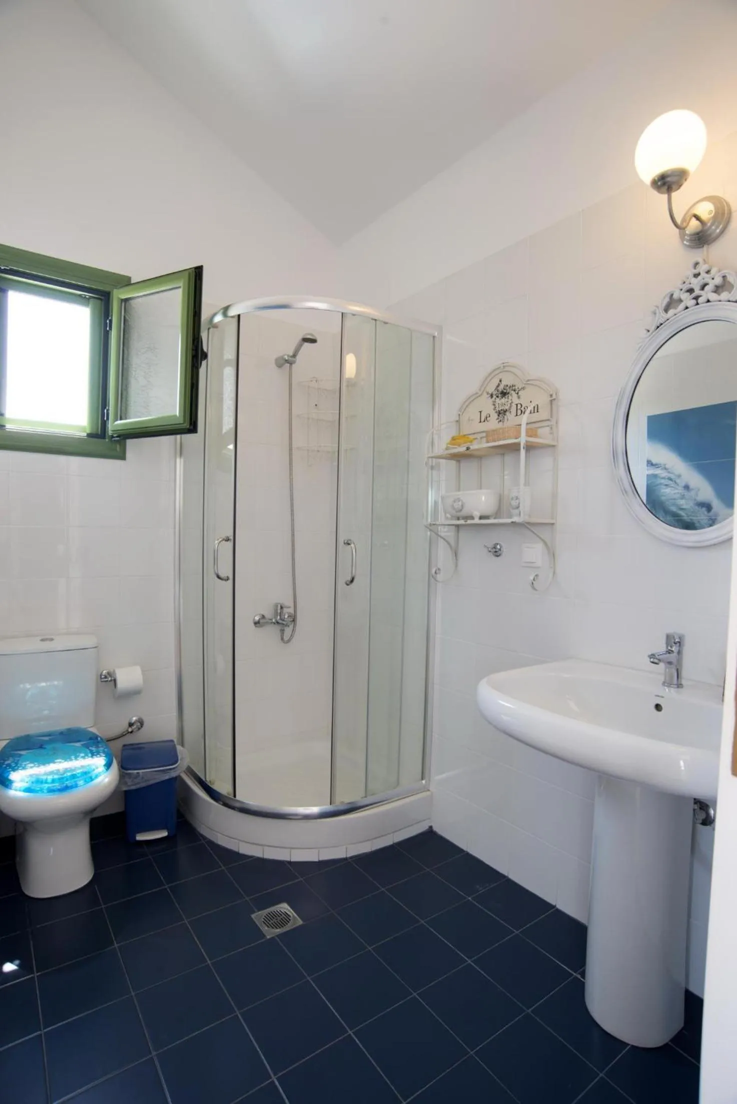 Shower in Avra