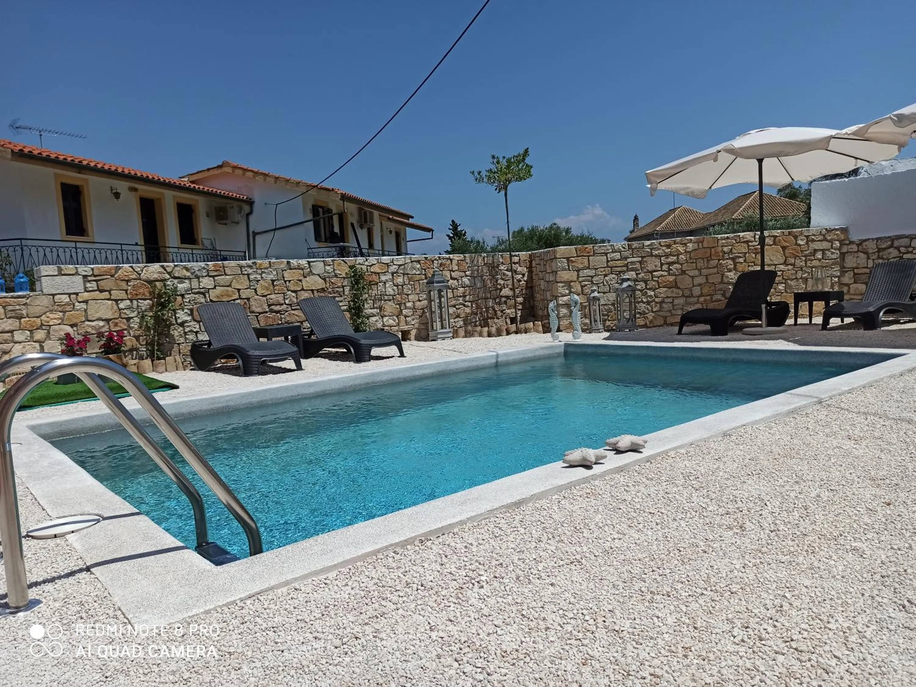 Swimming pool in Avra