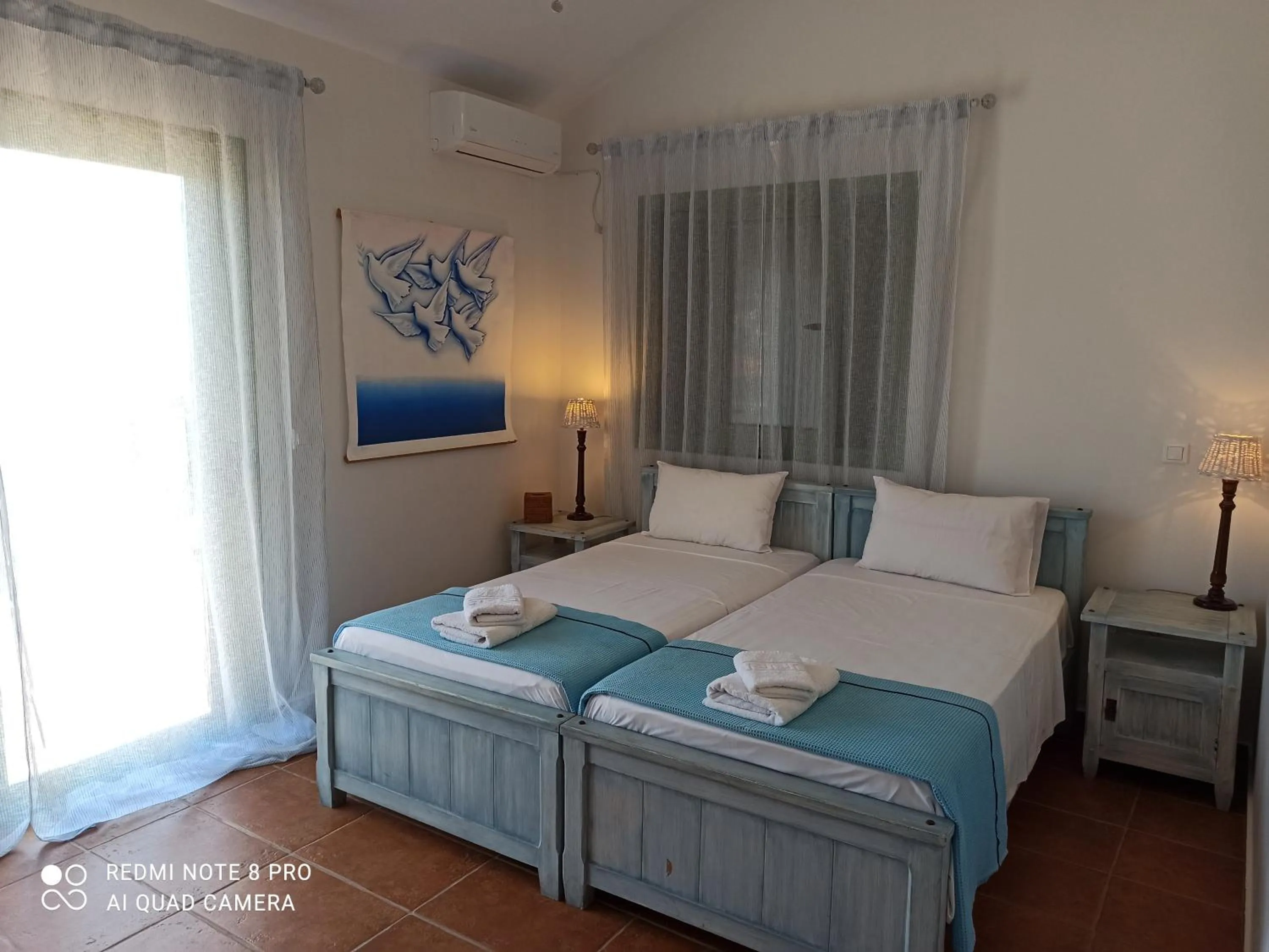 Photo of the whole room, Bed in Avra