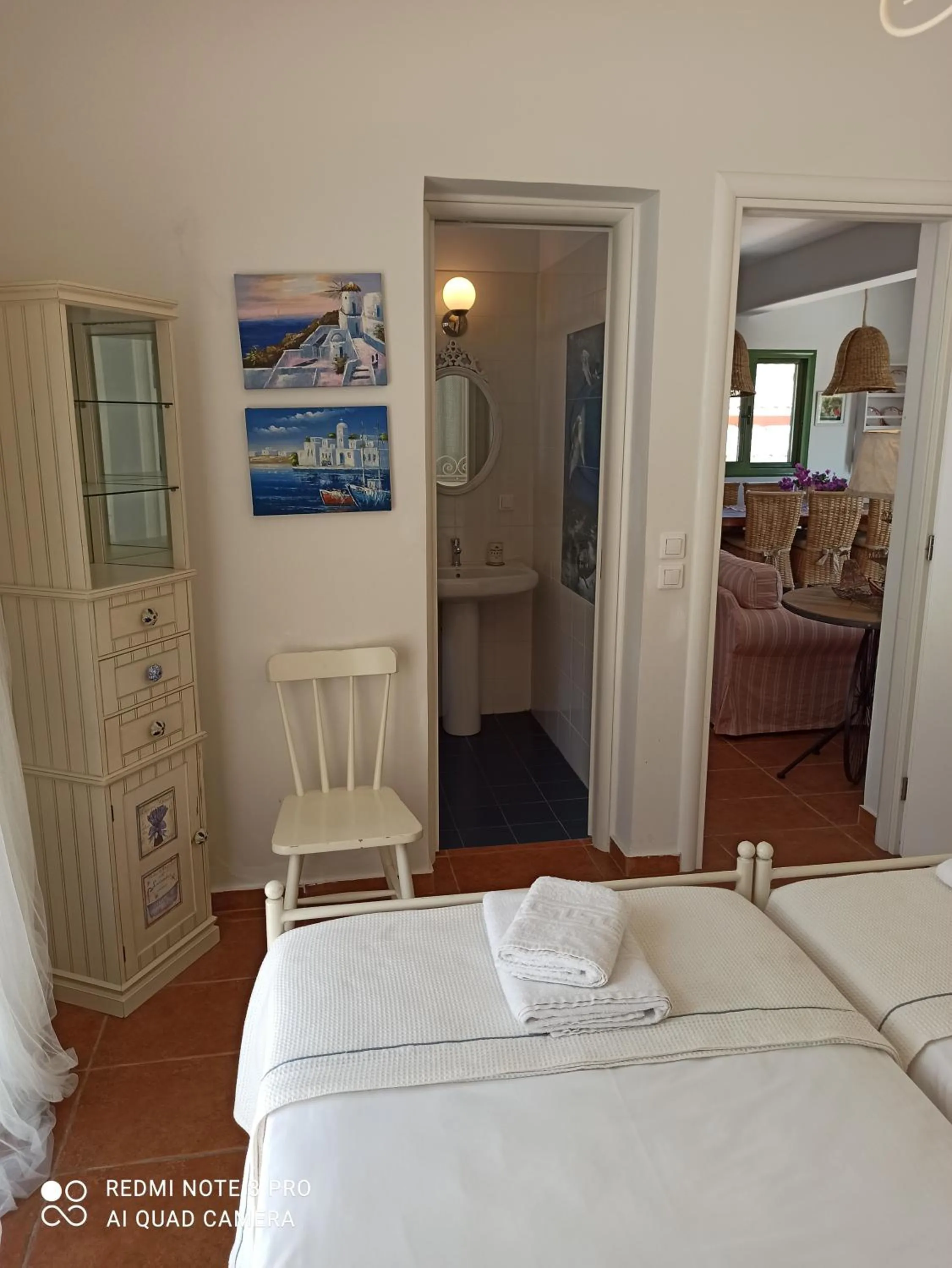 Photo of the whole room, Bed in Avra
