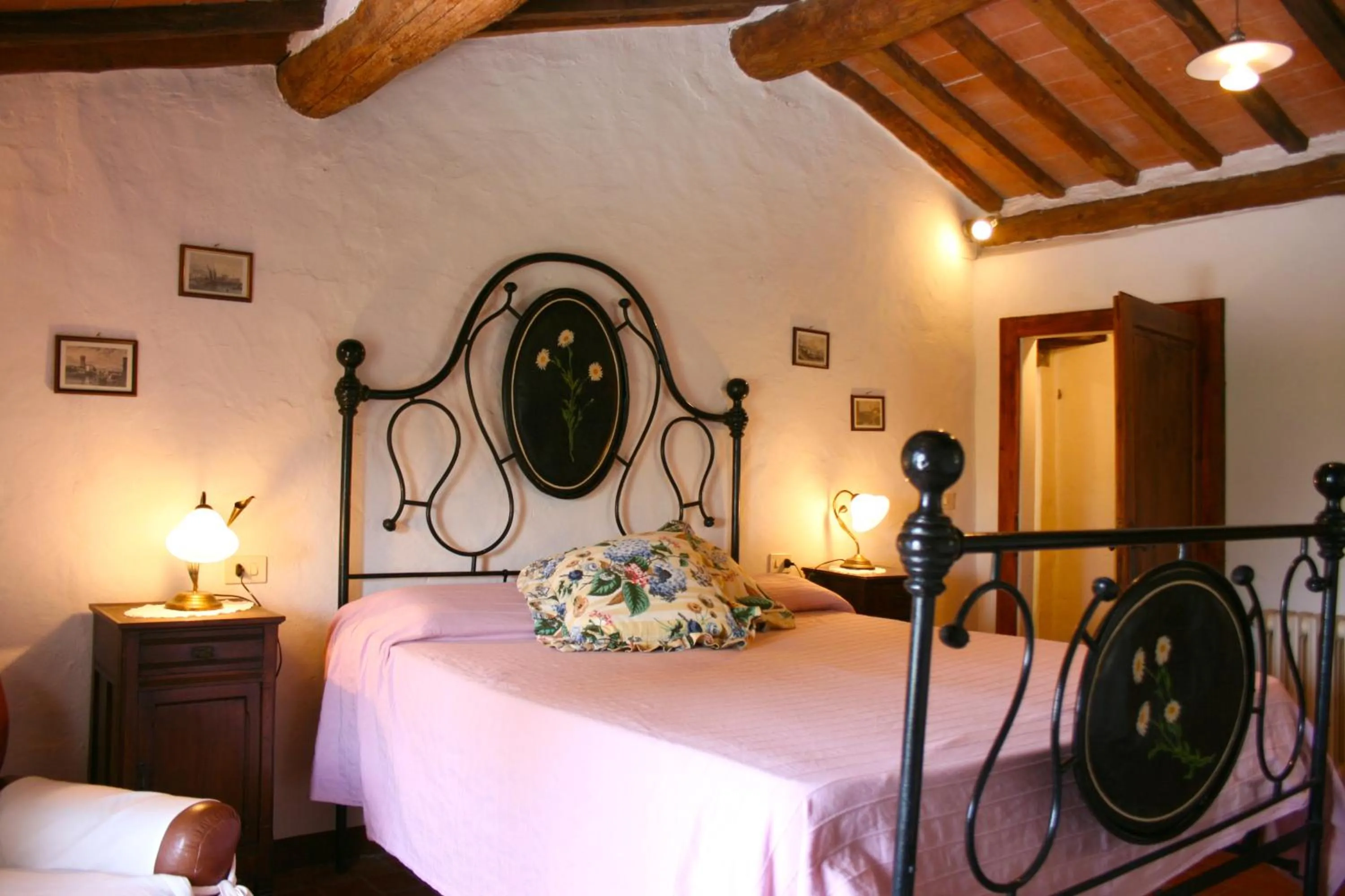 Bedroom, Bed in San Eusebio