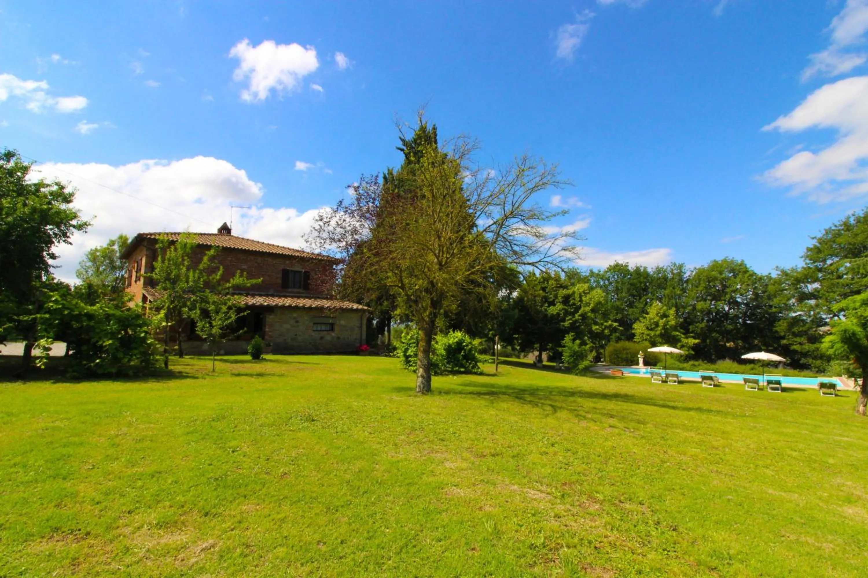 Property building in Villa Cecilia