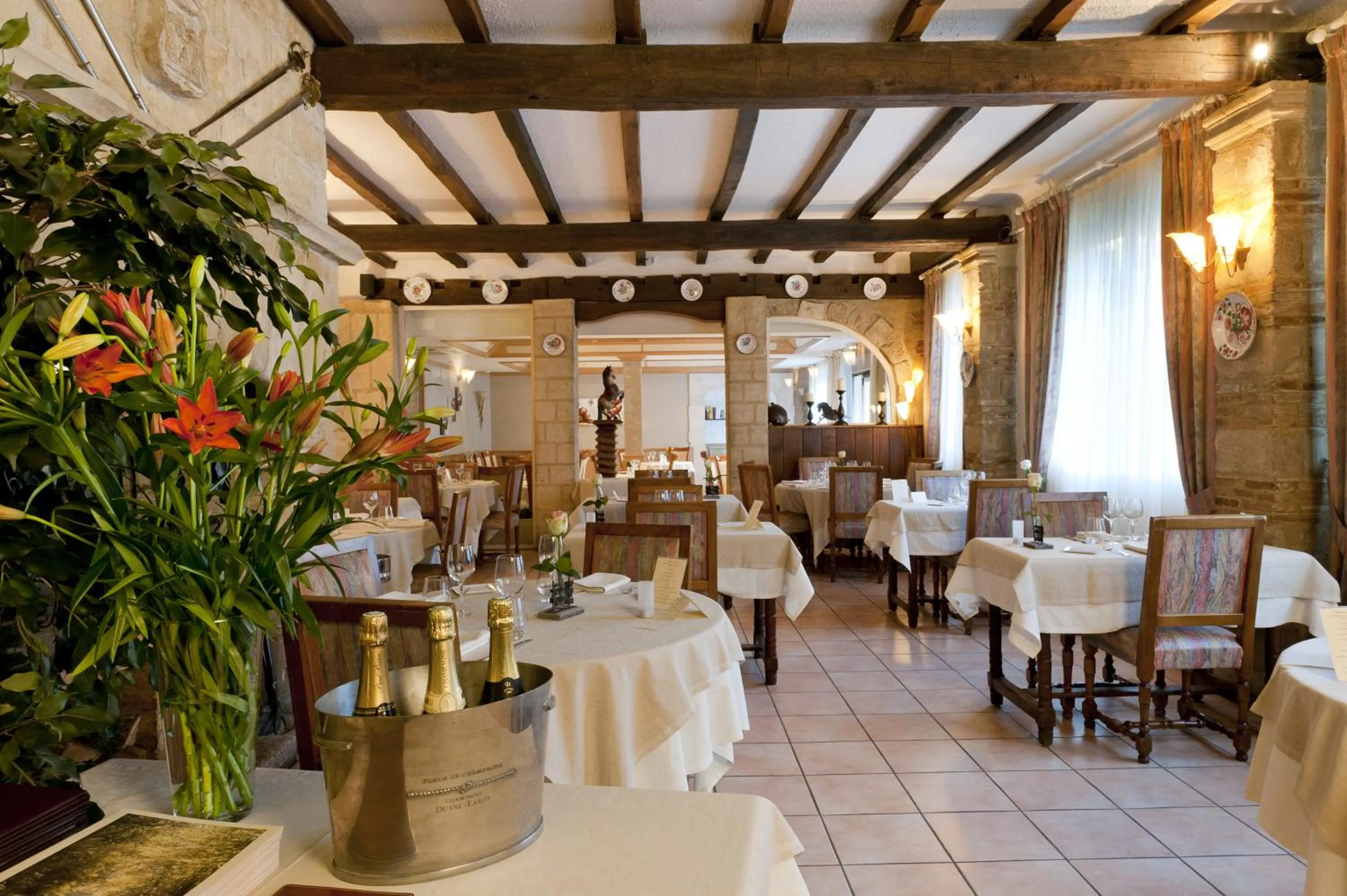 Restaurant/places to eat in Logis Le Cheval Rouge
