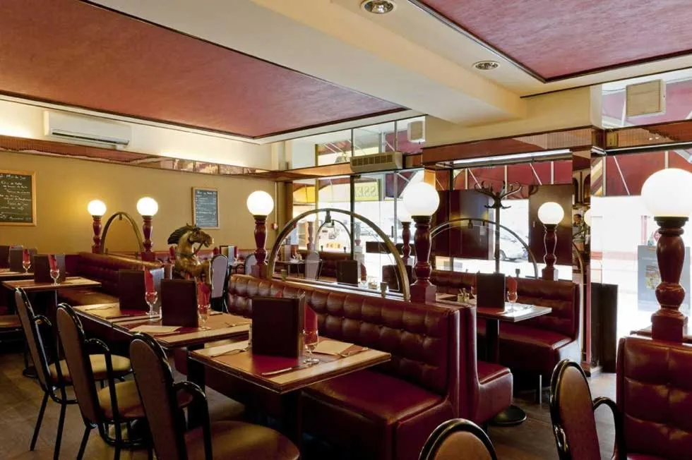 Restaurant/places to eat in Logis Le Cheval Rouge