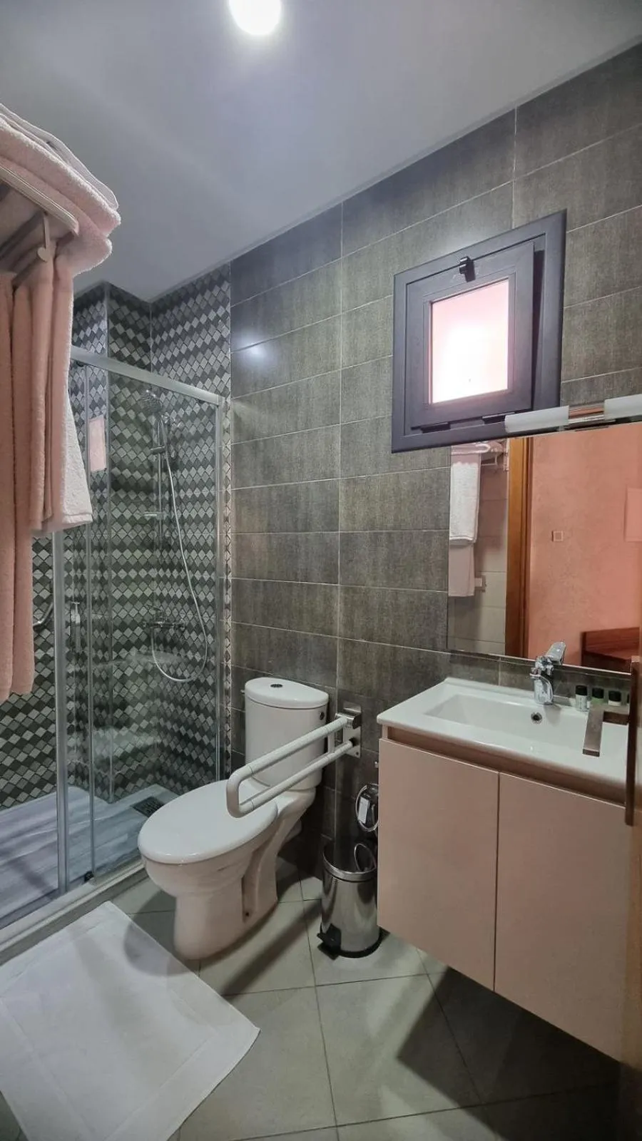 Shower in RIMAS Apparthôtel