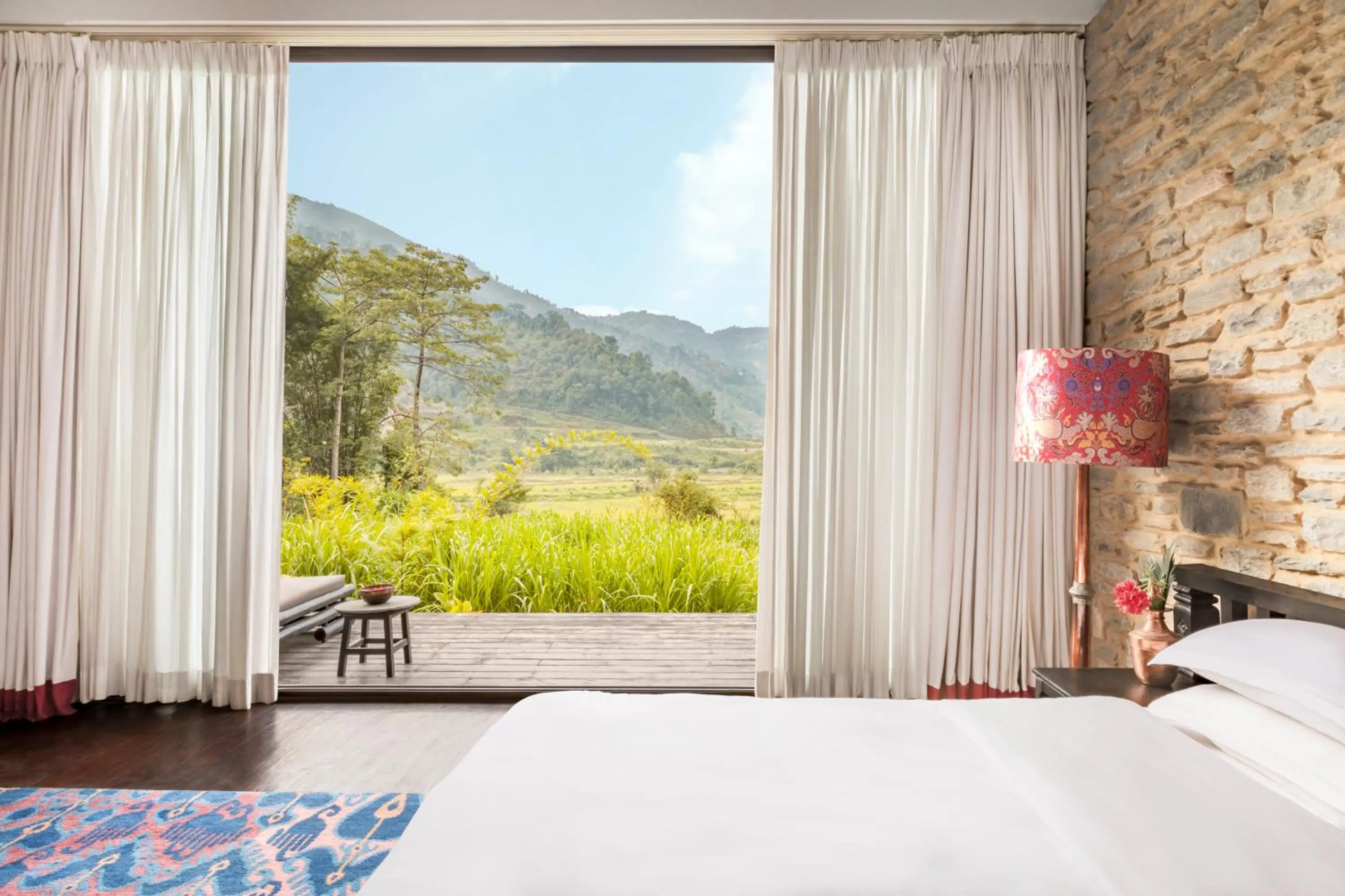 Mountain view, Bed in The Pavilions Himalayas The Farm