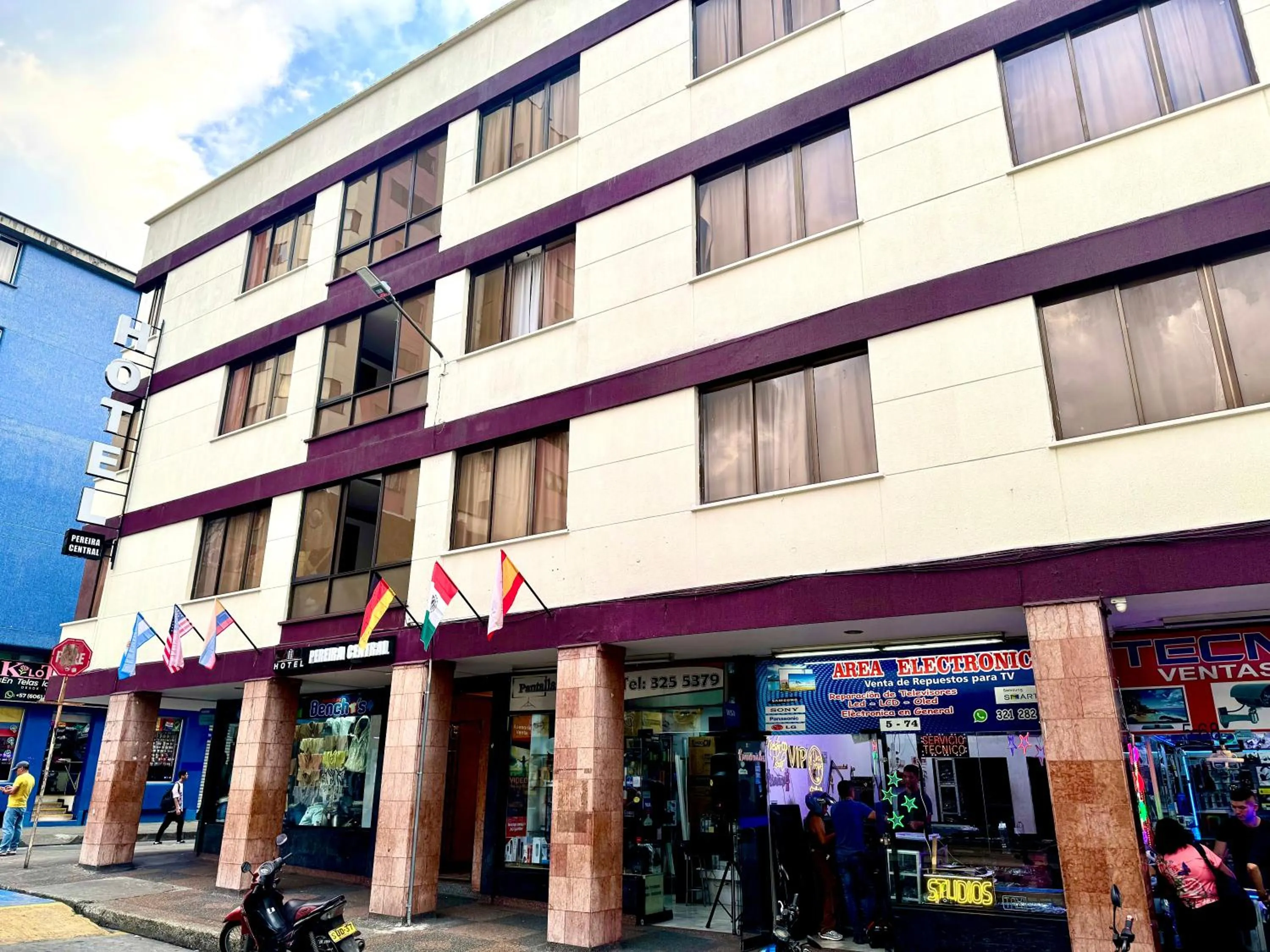 Property building in Hotel Pereira Central