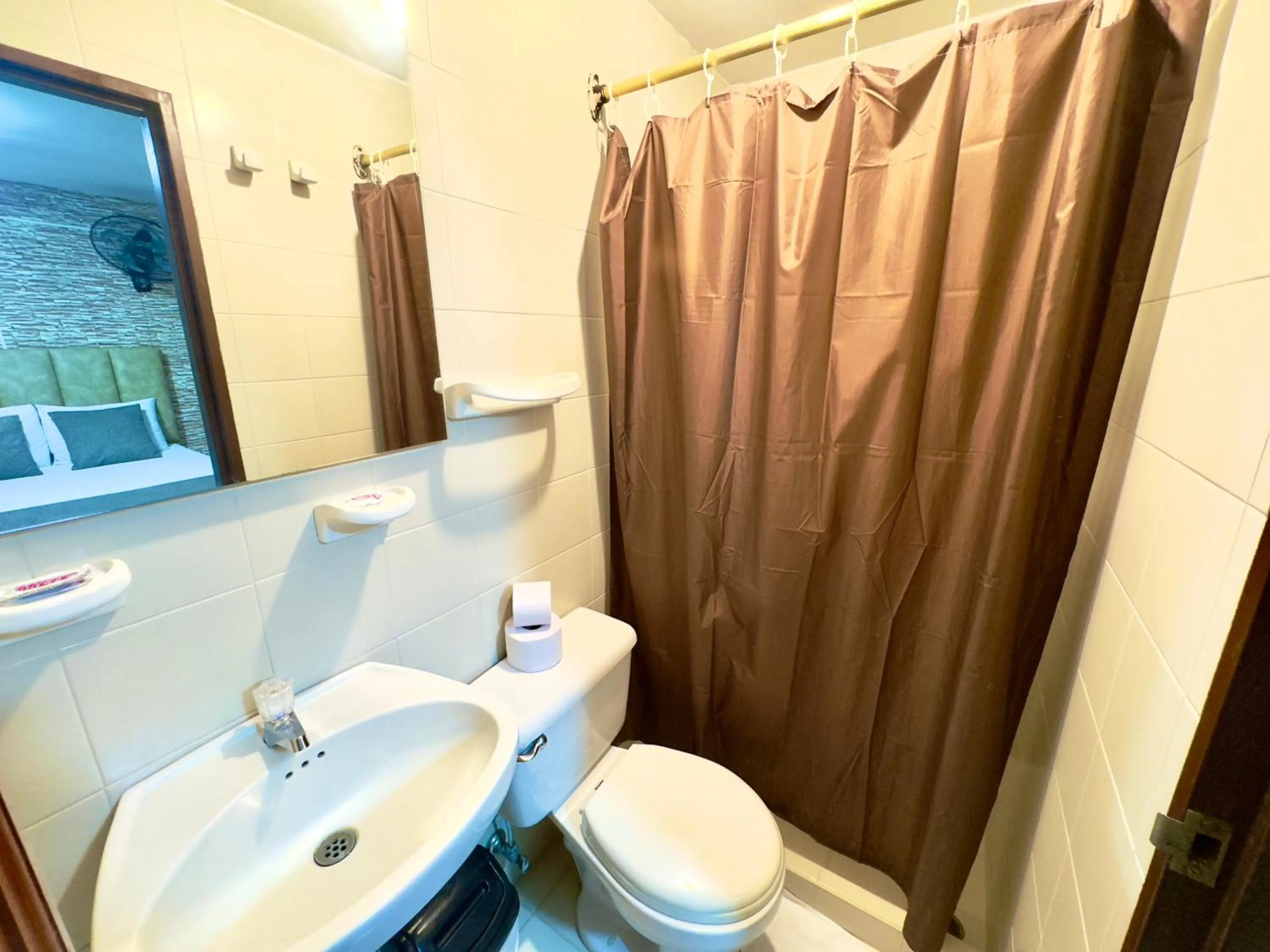 Shower in Hotel Pereira Central