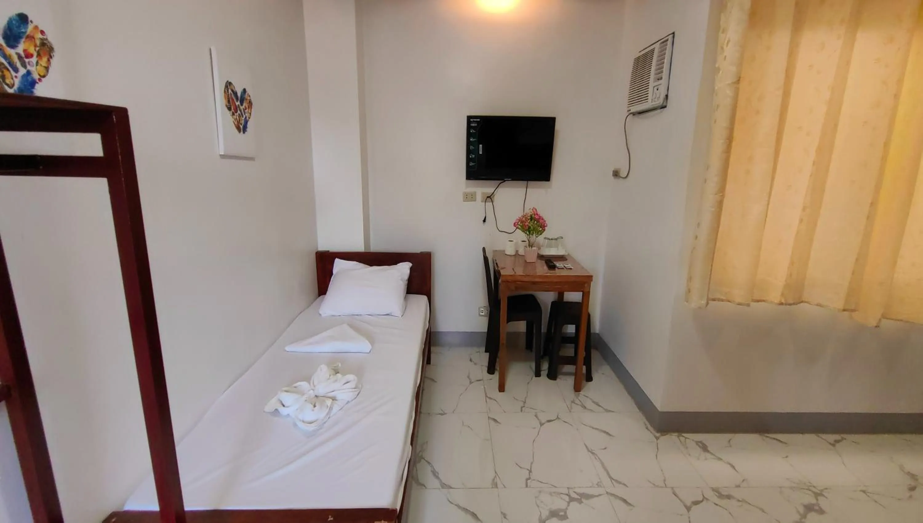 Photo of the whole room, Bed in Pring Pension House Puerto Princesa