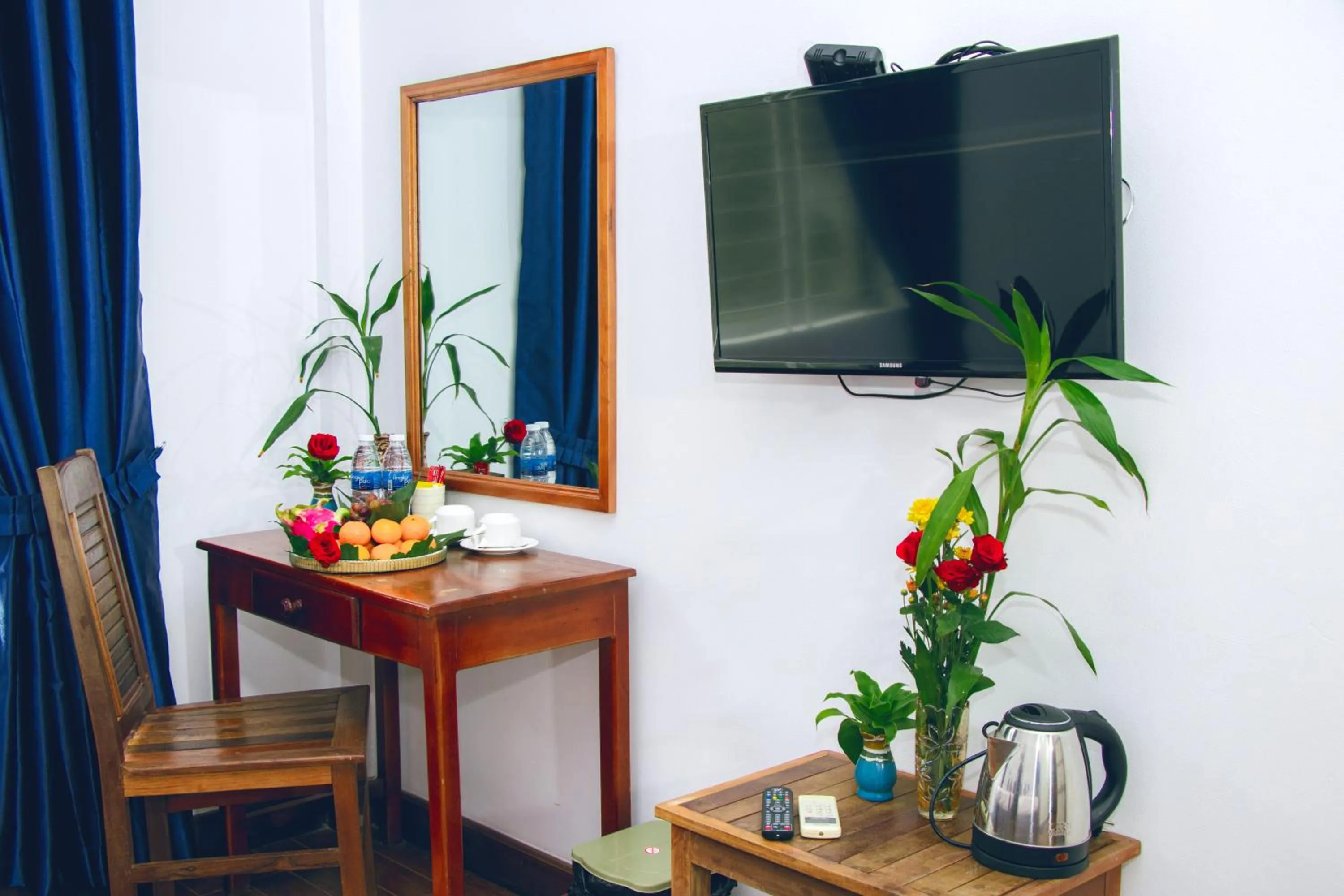 Dining area in Thonka Boutique