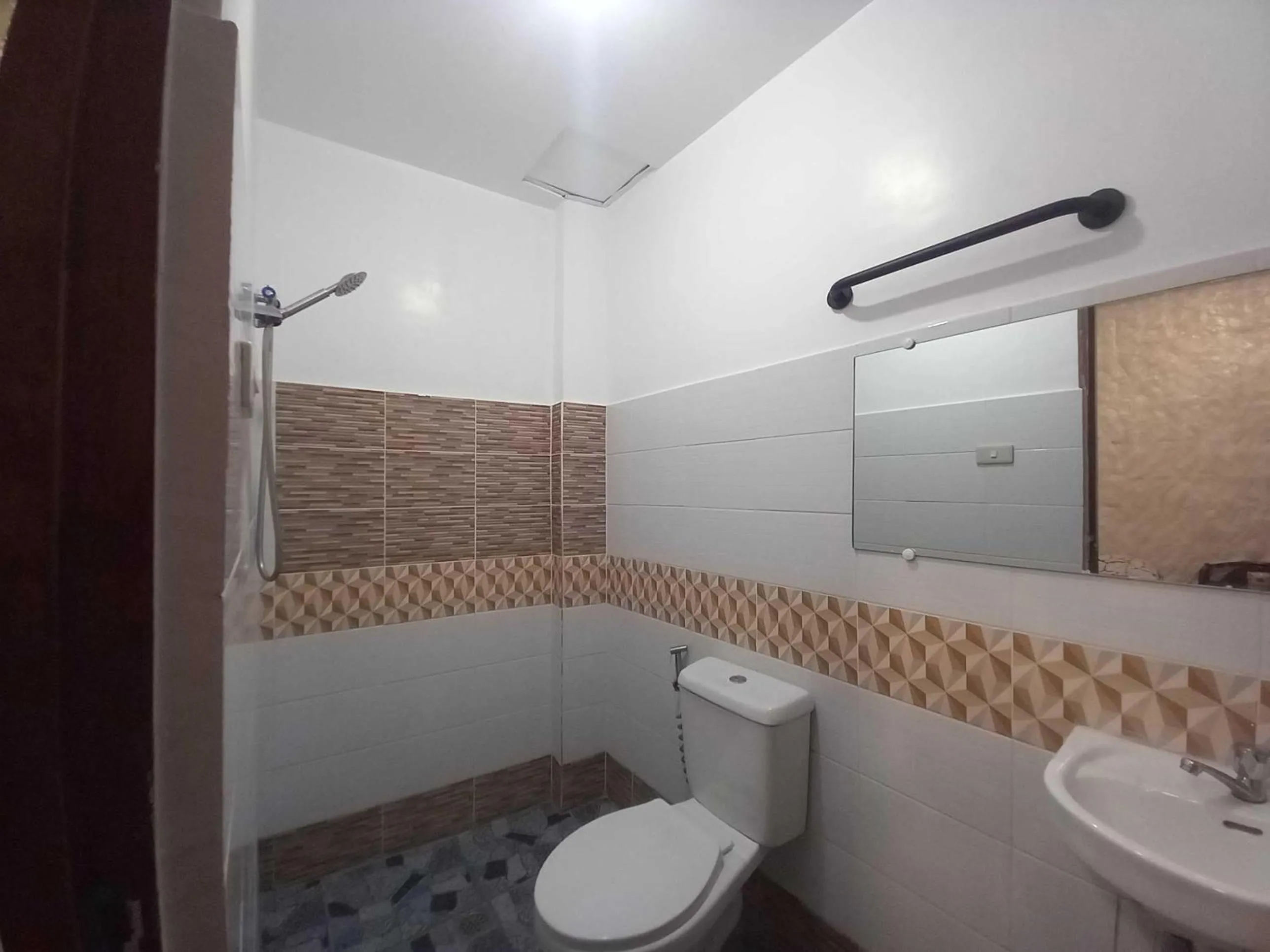 Bathroom in OYO 1130 Thrivers Hometel