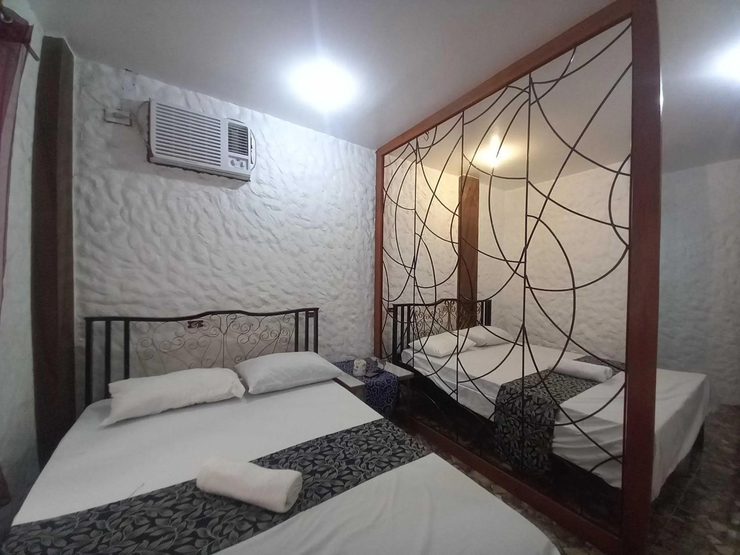 Photo of the whole room in OYO 1130 Thrivers Hometel