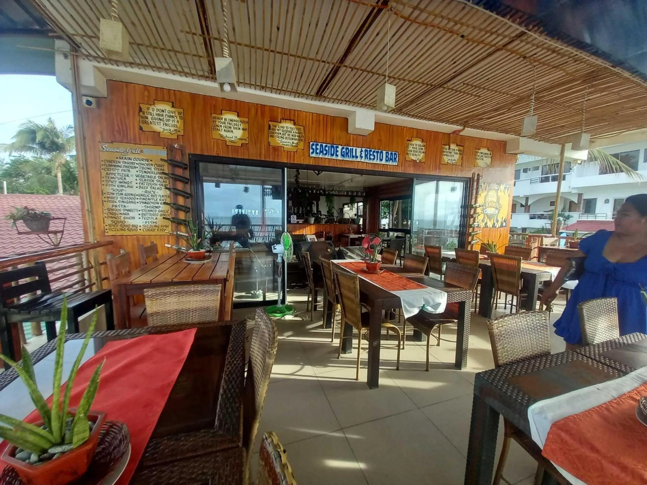 Restaurant/places to eat in OYO 1130 Thrivers Hometel