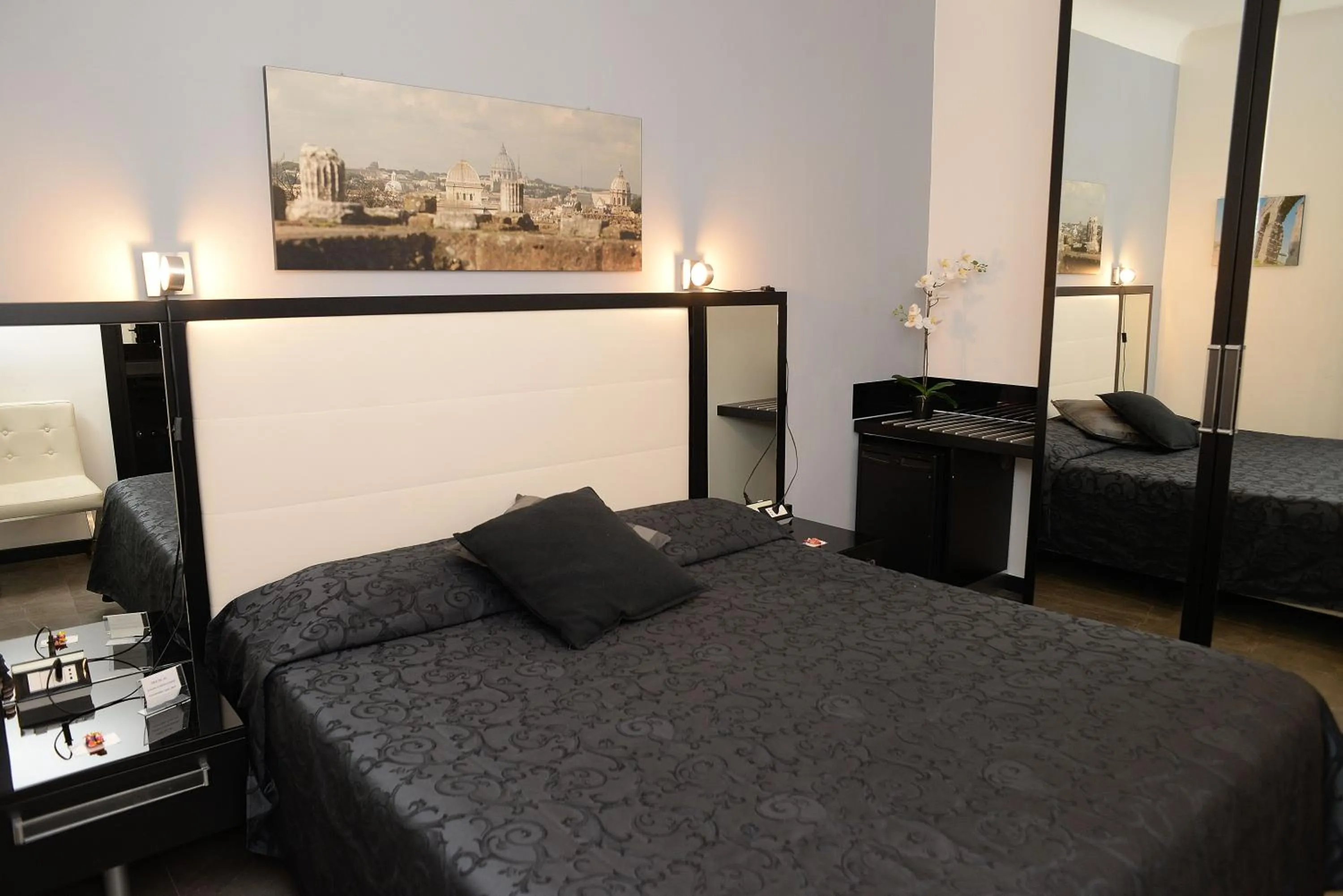 Photo of the whole room, Bed in Capital Suite