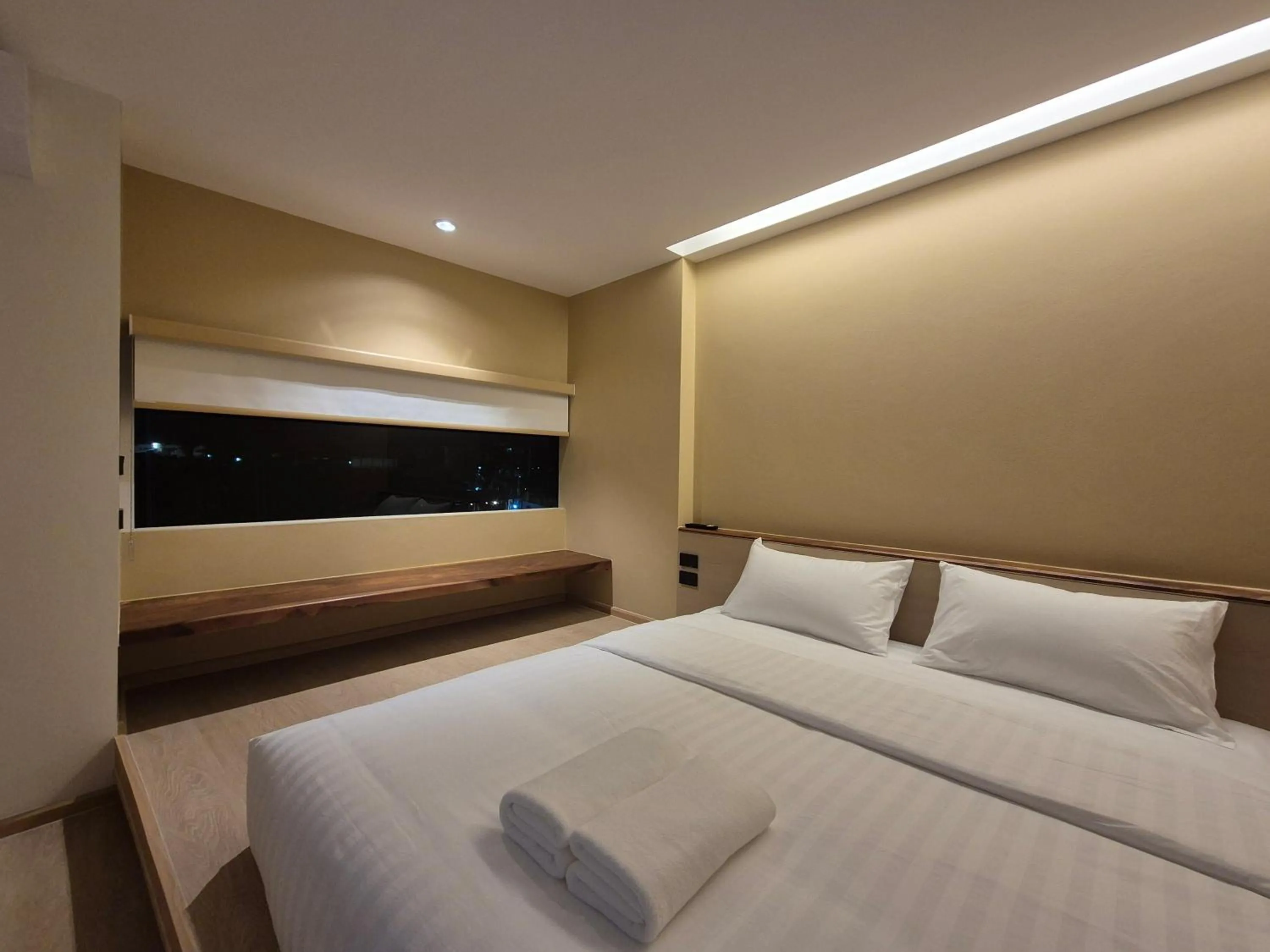 Bedroom, Bed in The Publyc Hotel