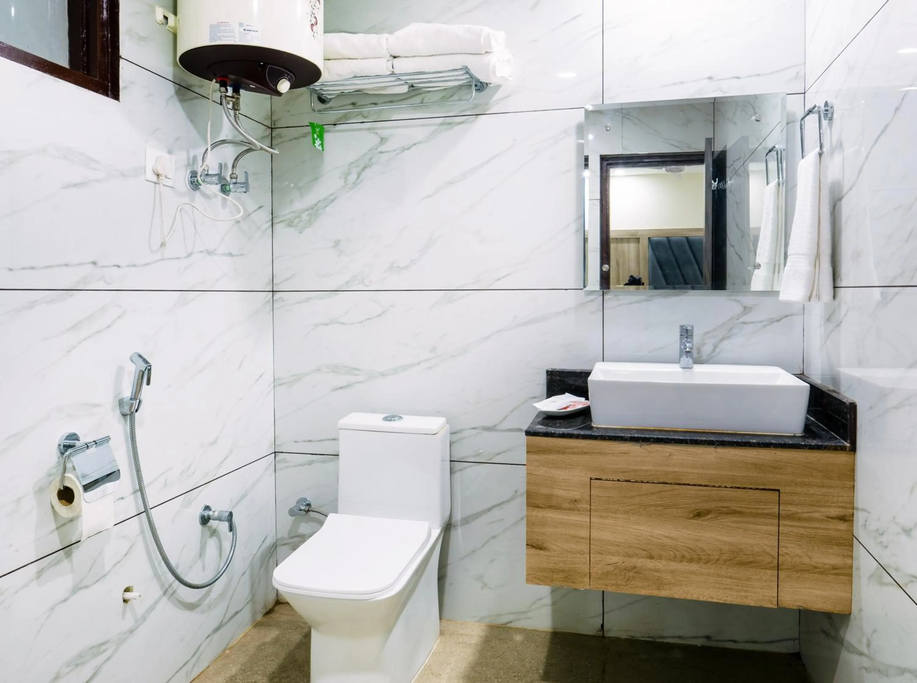 Shower in Hotel The Katra Avenue