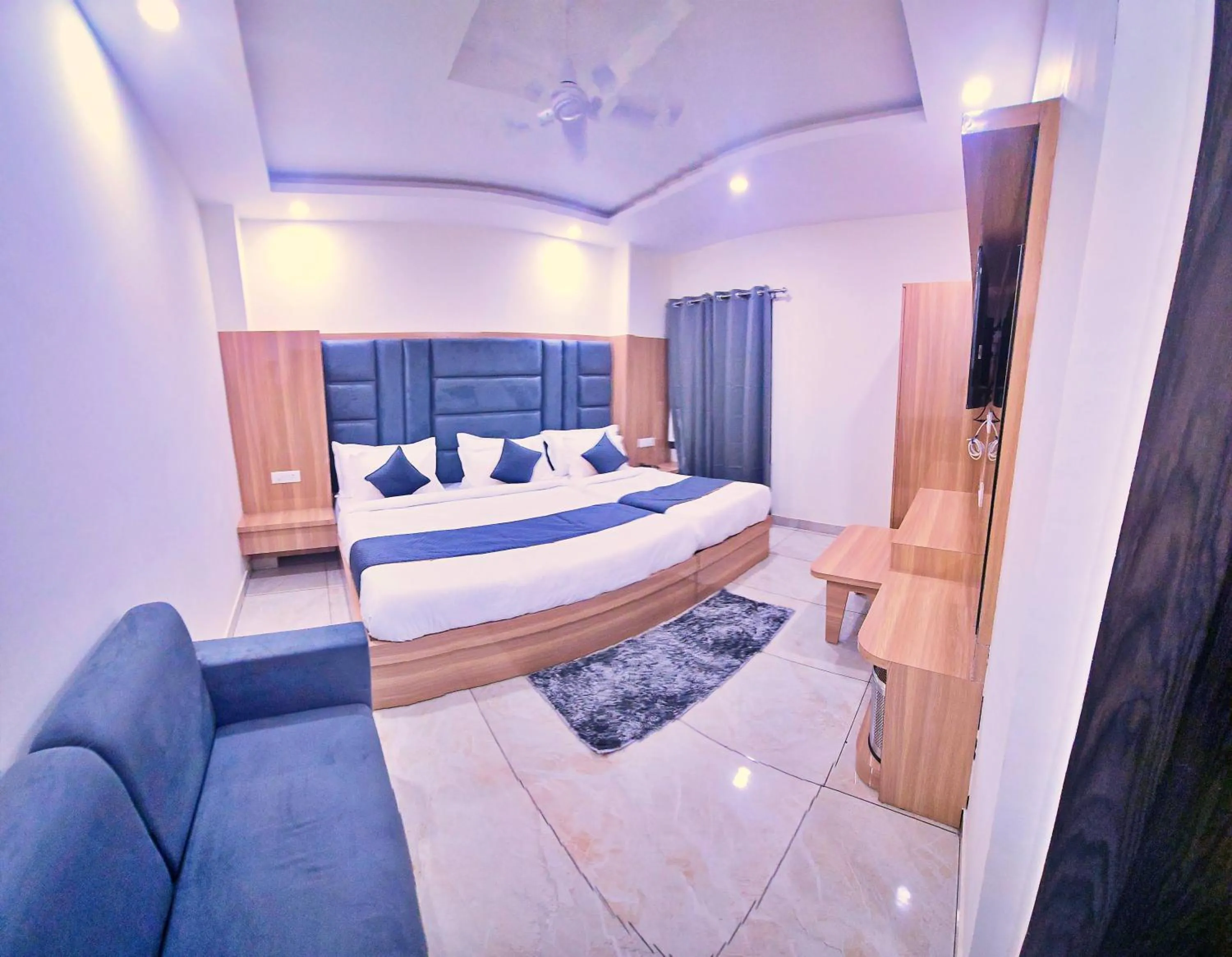 Bedroom, Bed in Hotel The Katra Avenue