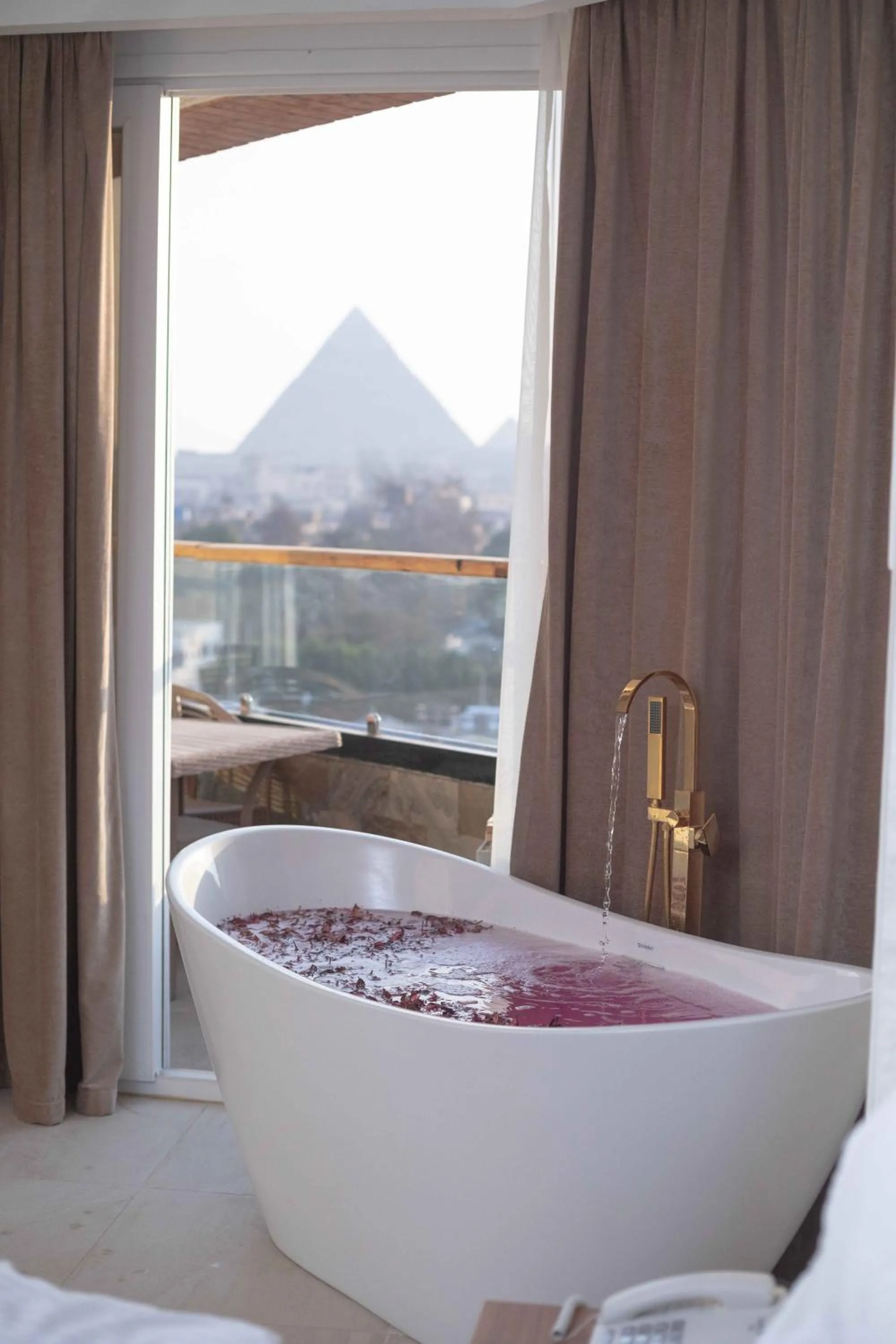 Bed in Eyes Of Egypt Pyramids View Boutique Hotel