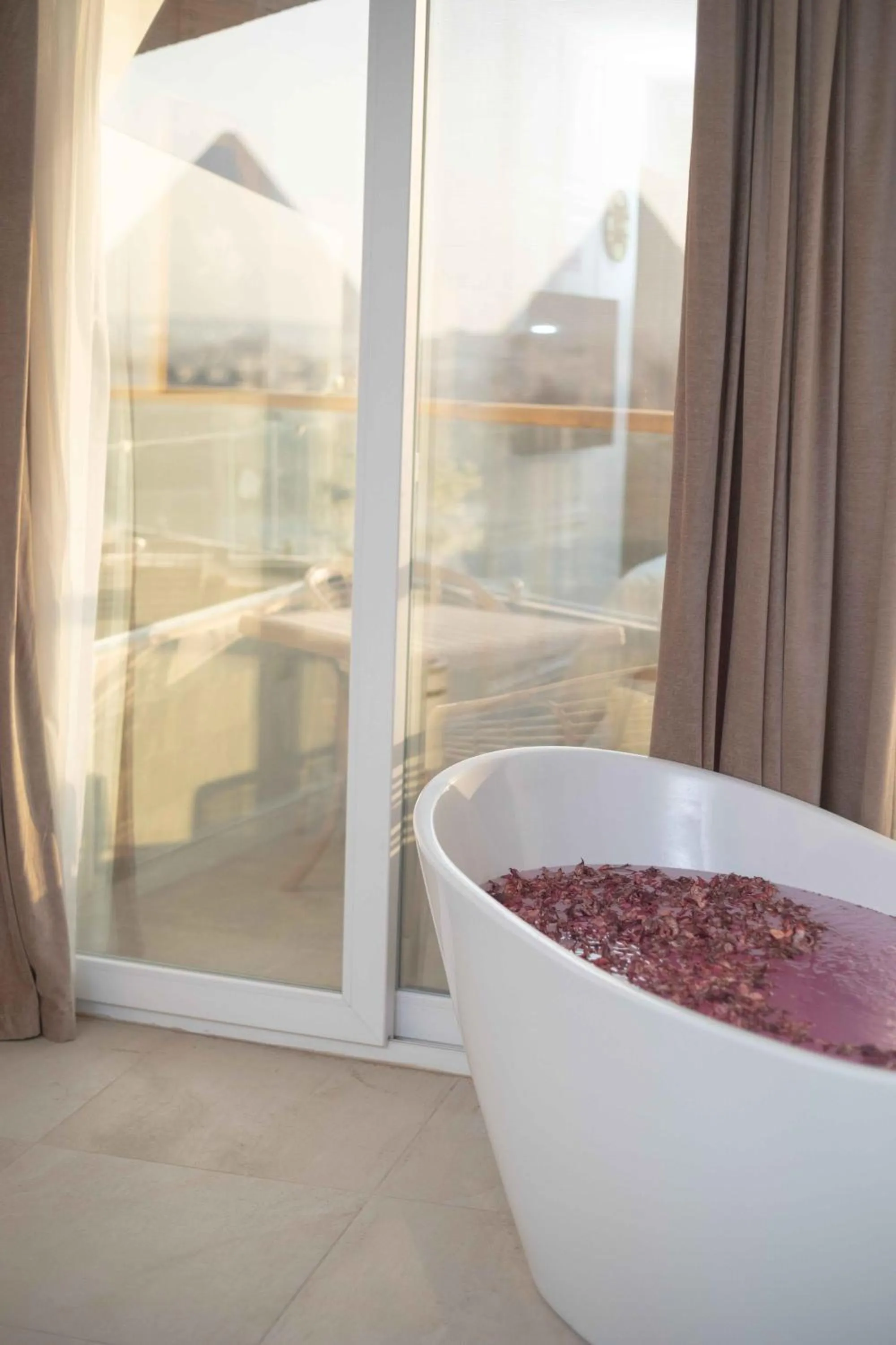 Hot Tub in Eyes Of Egypt Pyramids View Boutique Hotel