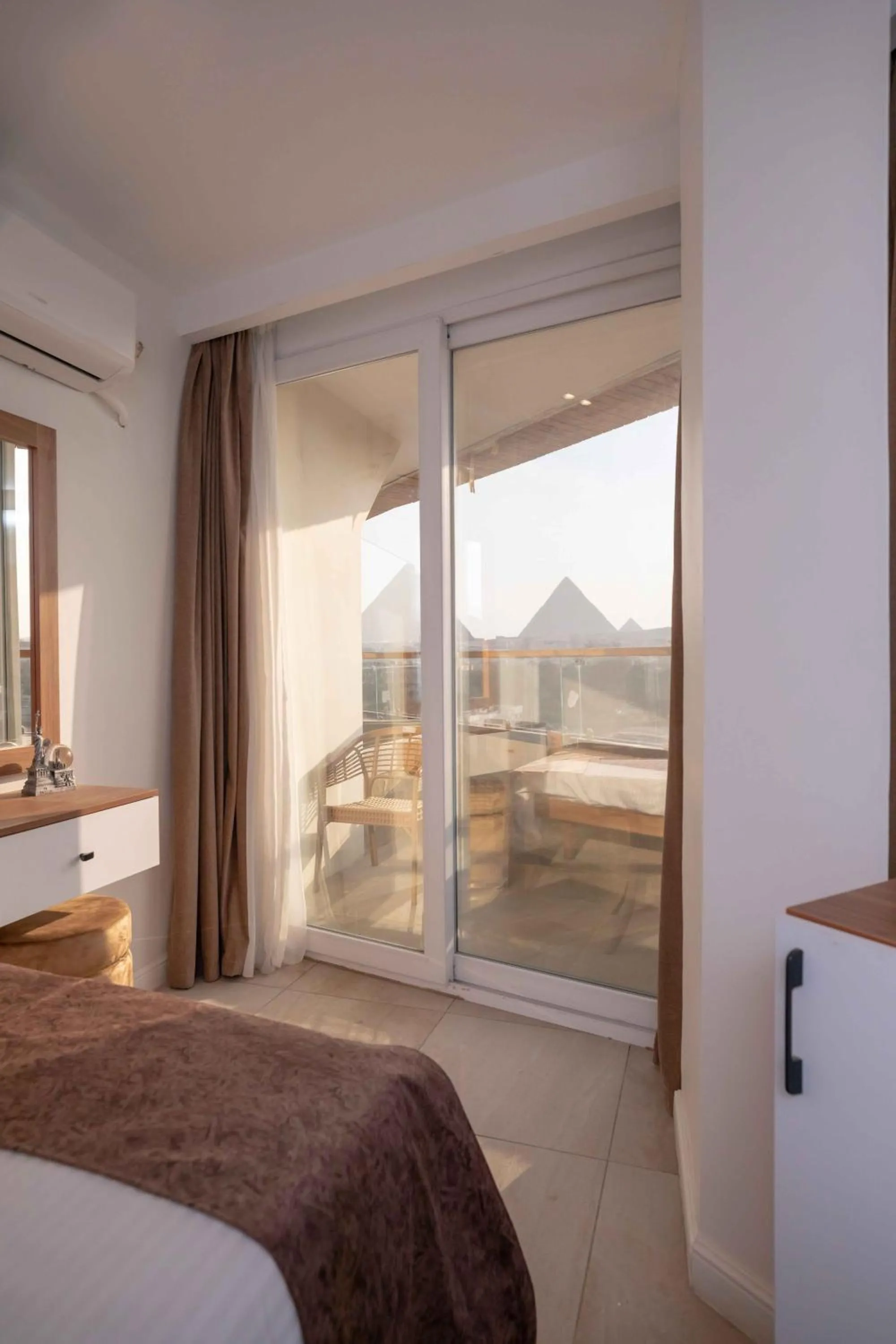 Bed in Eyes Of Egypt Pyramids View Boutique Hotel