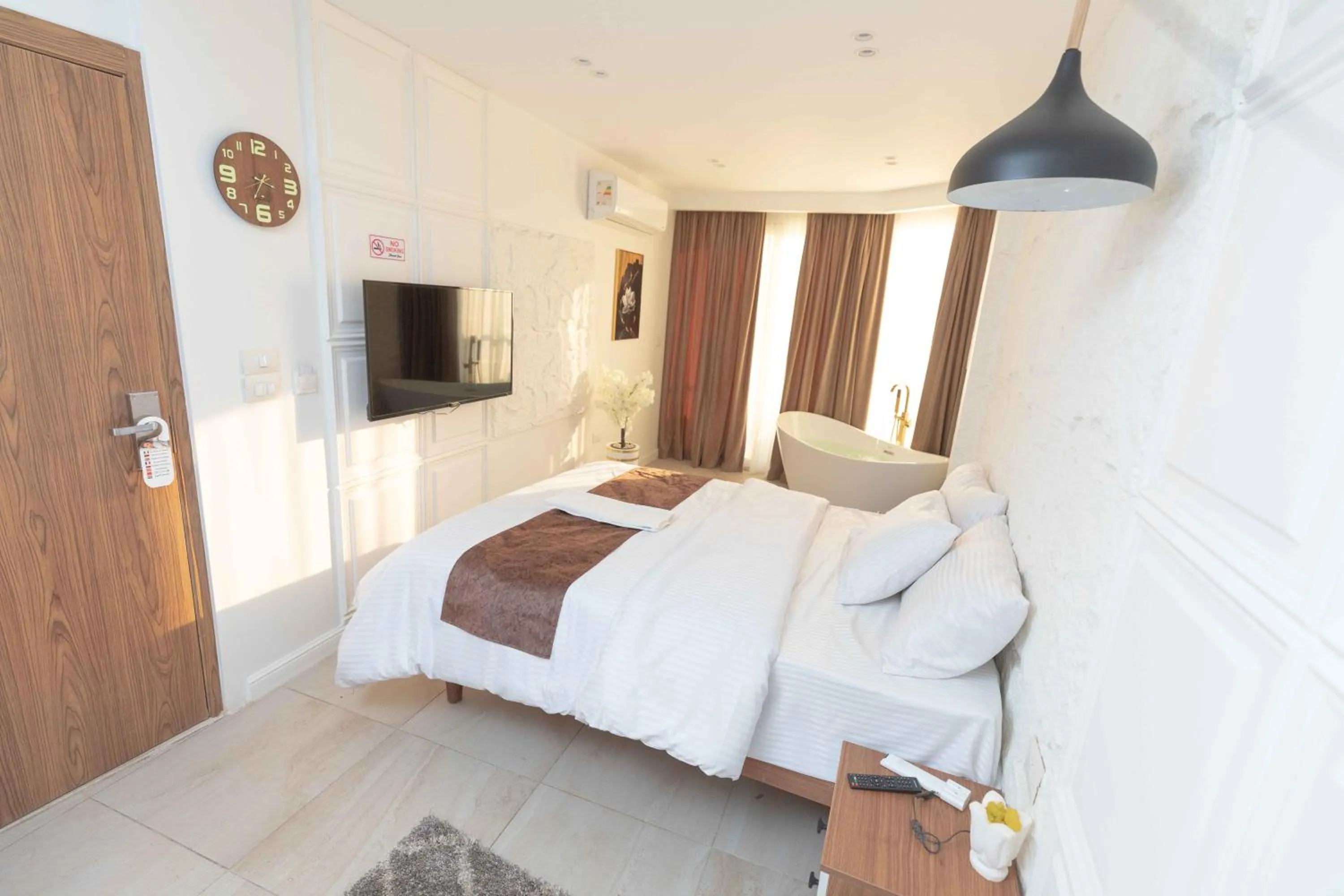 Bed in Eyes Of Egypt Pyramids View Boutique Hotel