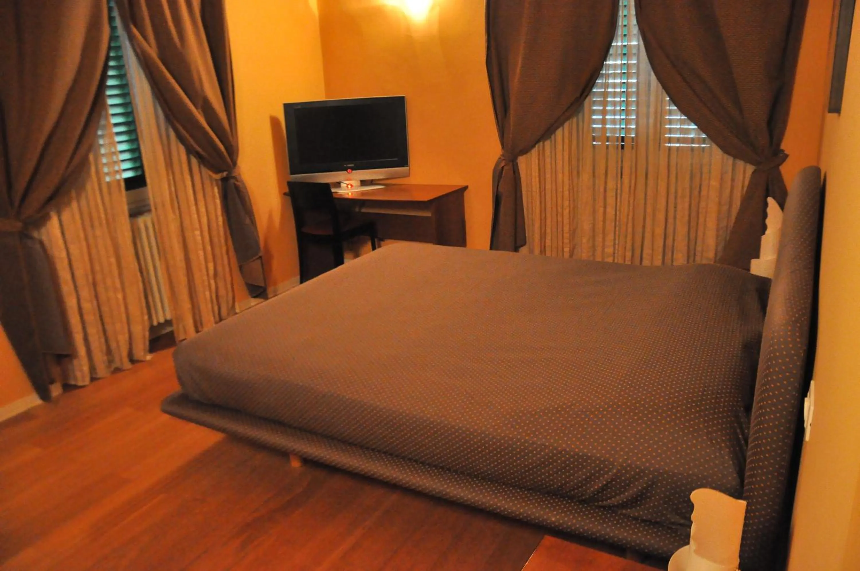 Photo of the whole room, Bed in B&B Al Canto del Cavour