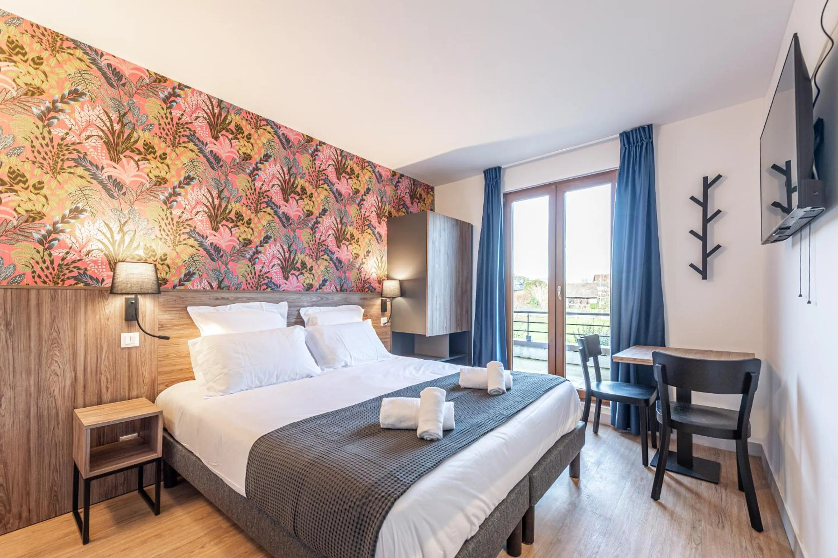 Bedroom, Bed in Les Tonnelles