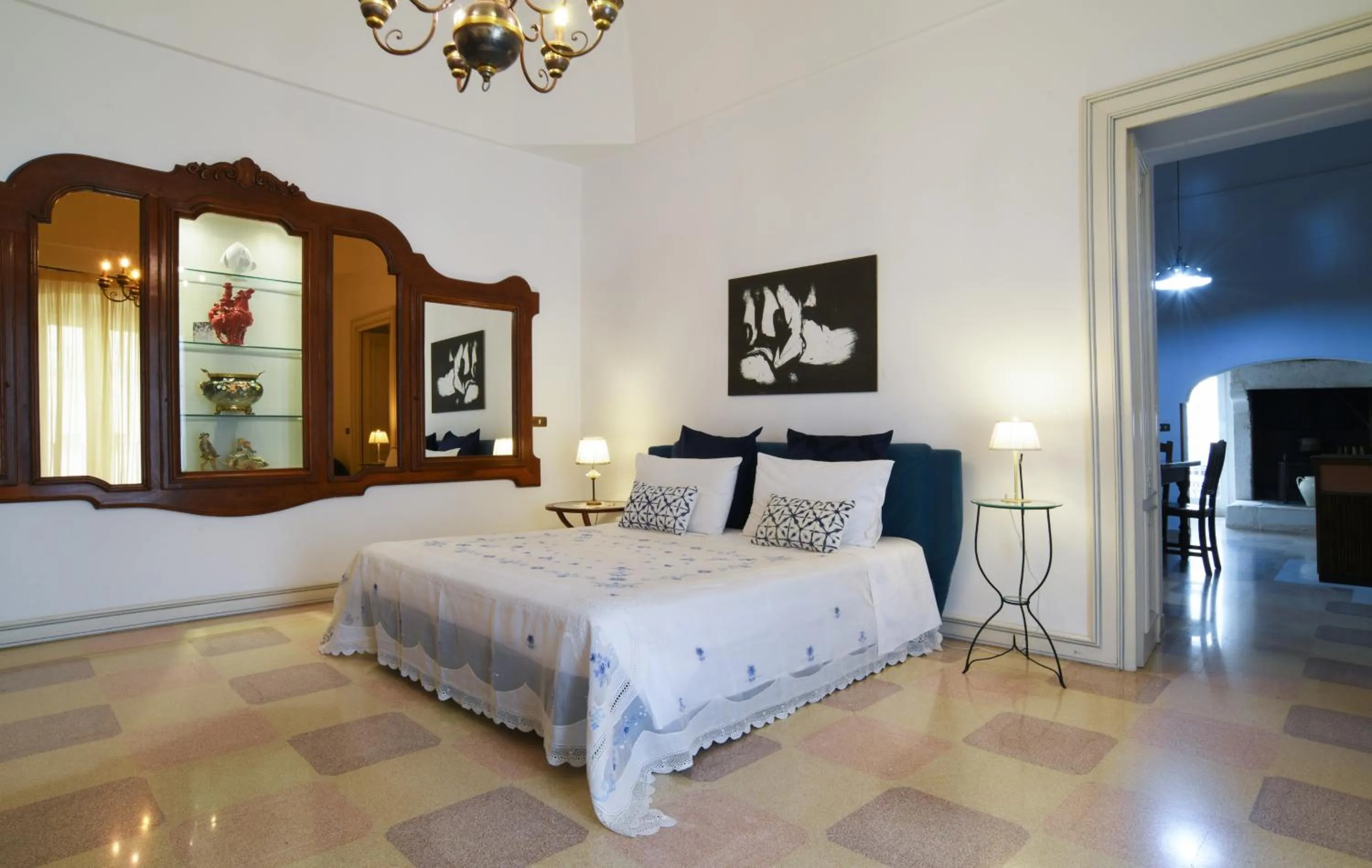 Photo of the whole room, Bed in Palazzo Rodio