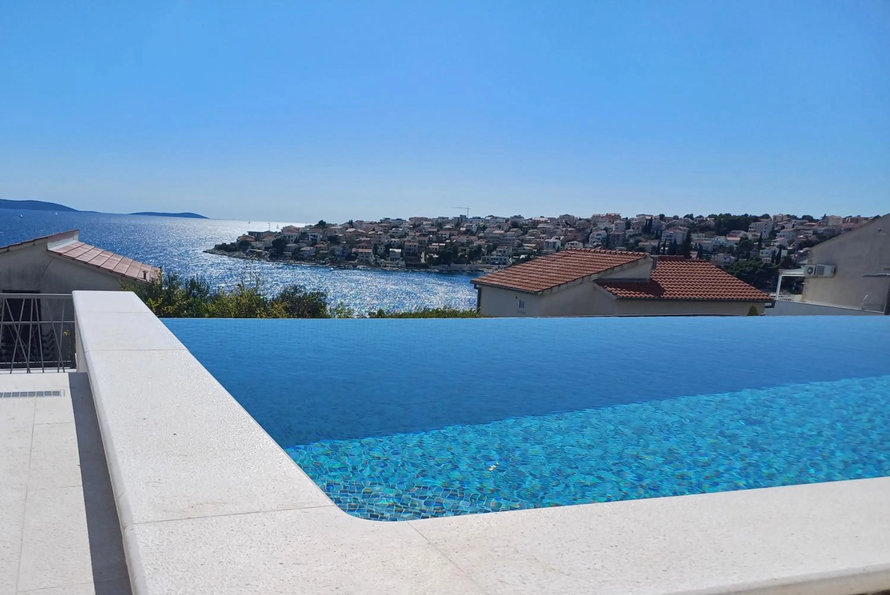 Sea view apartments with heated infinity swimming pool