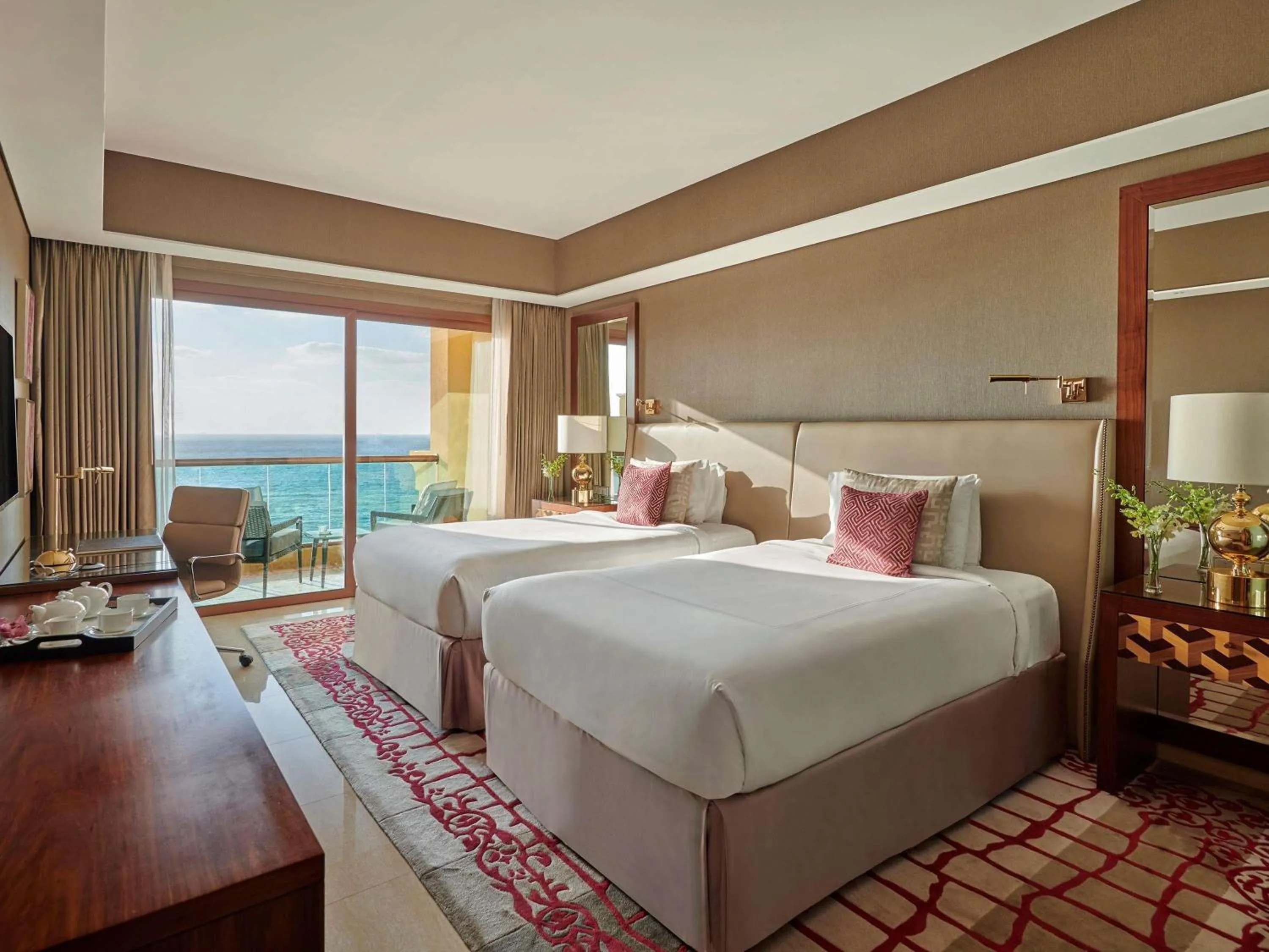 Bedroom, Bed in Fairmont Ajman