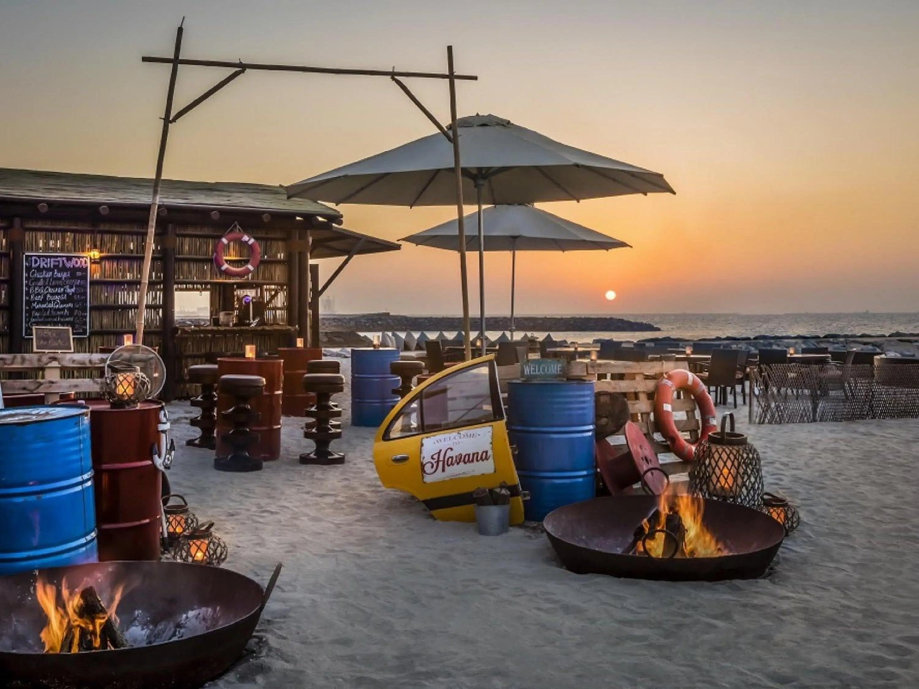 Lounge or bar in Fairmont Ajman