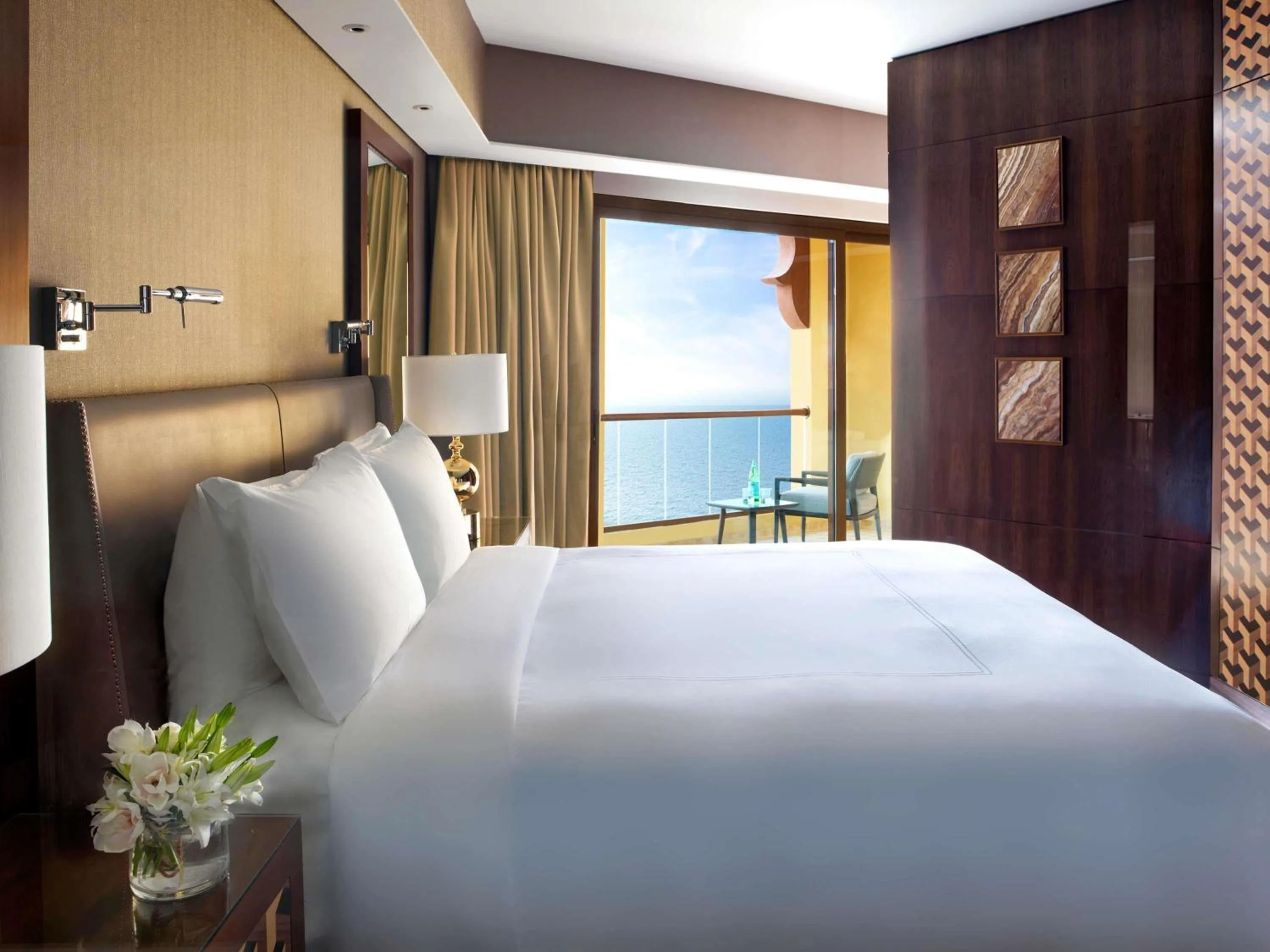 Bedroom, Bed in Fairmont Ajman