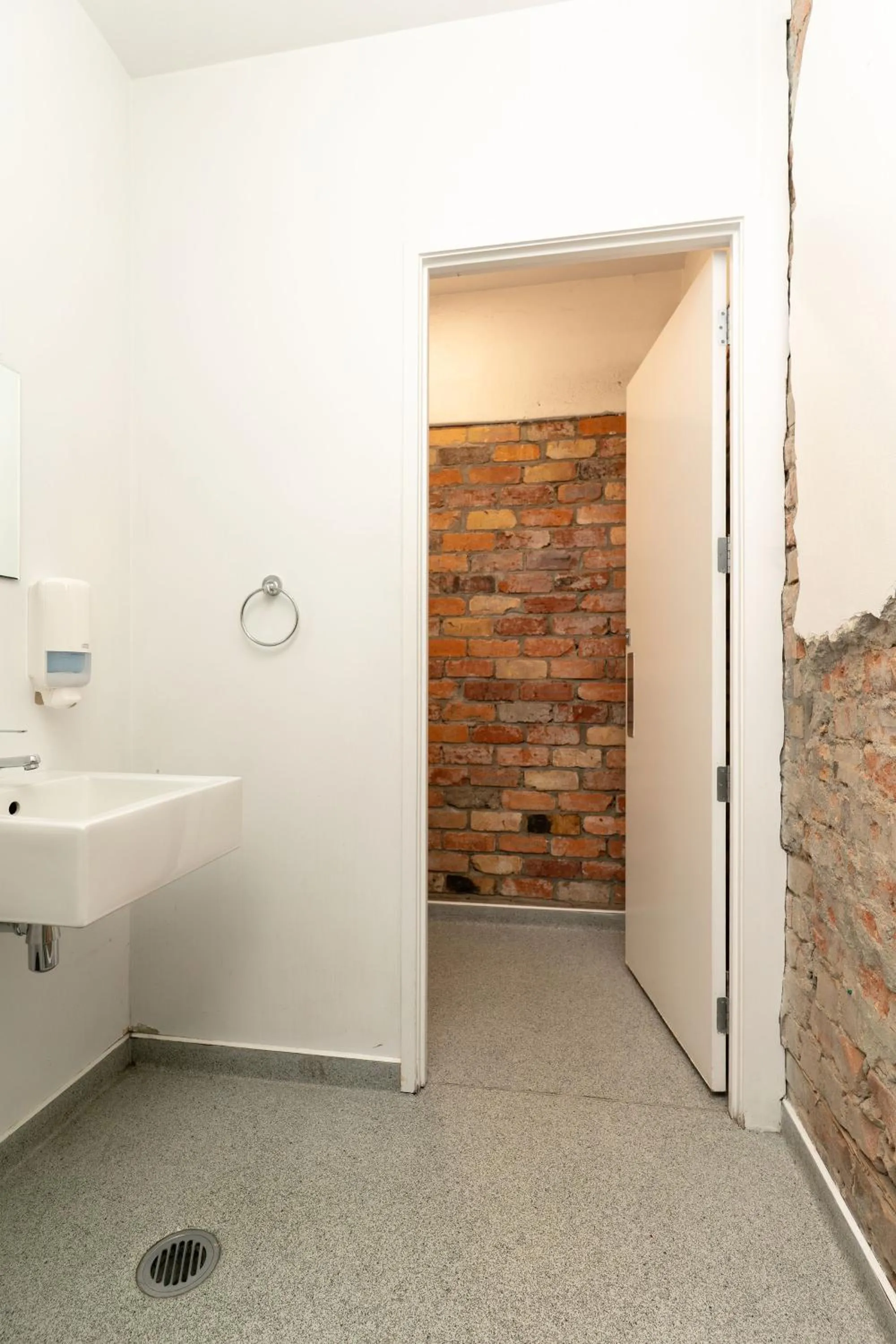 Toilet in Haka House Auckland K'Road