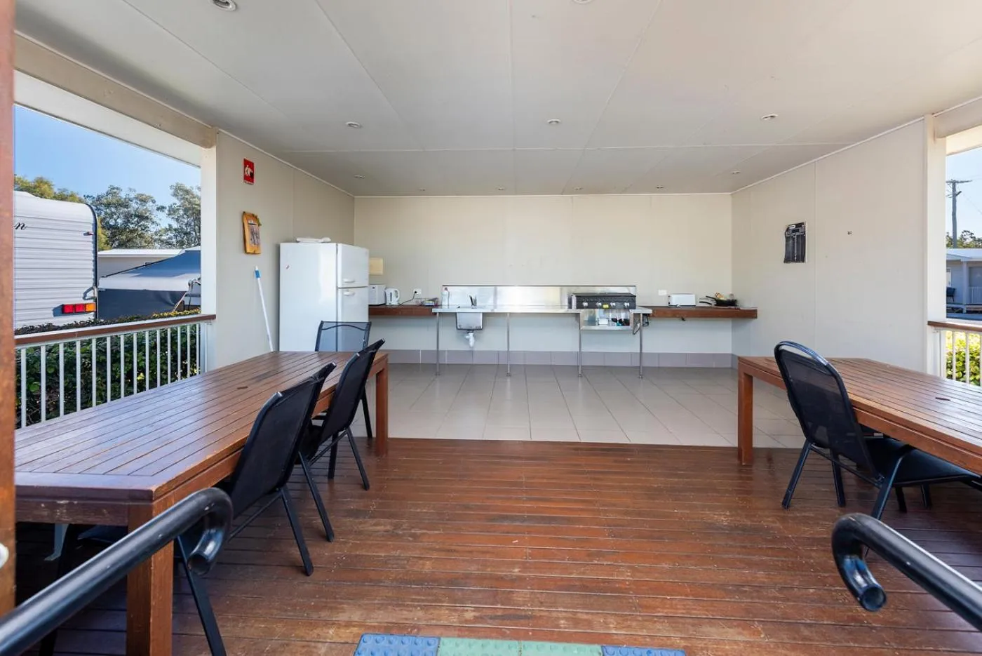 Communal kitchen in Chinchilla Tourist Park
