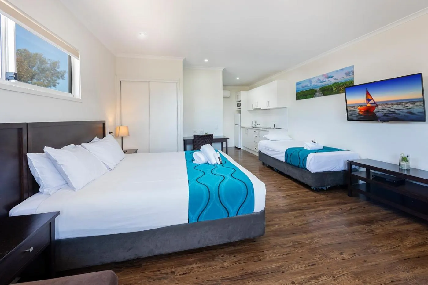 Photo of the whole room, Bed in Chinchilla Tourist Park