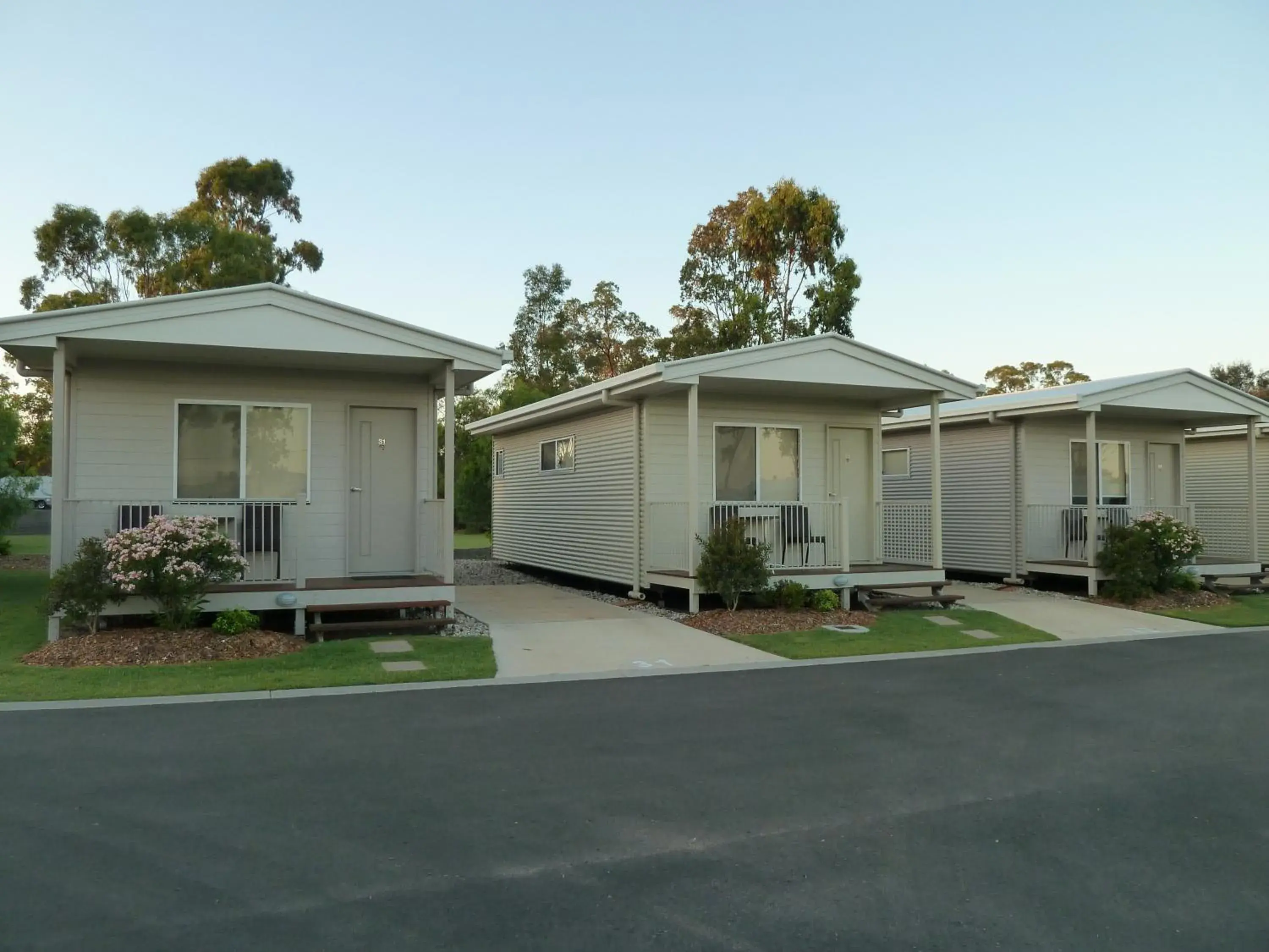 Deluxe Studio Cabin in Chinchilla Tourist Park Deluxe Studio Cabin in Chinchilla Tourist Park