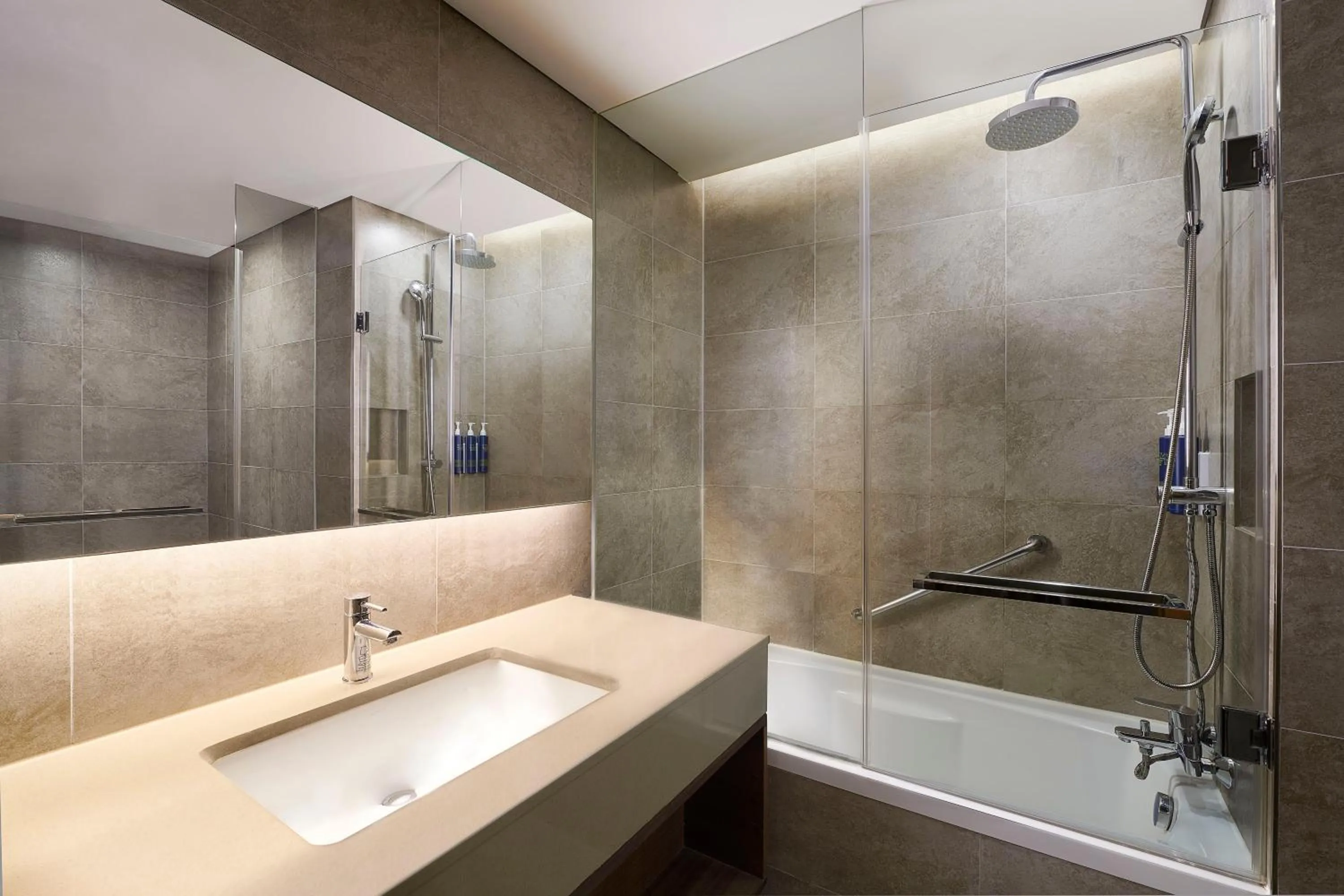 Bathroom in Four Points by Sheraton Josun, Seoul Station