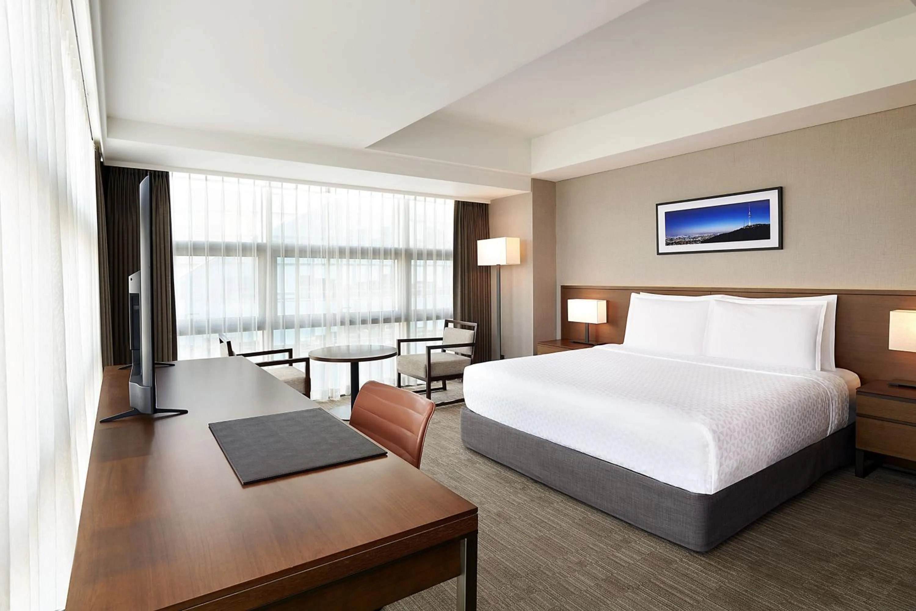 Photo of the whole room, Bed in Four Points by Sheraton Josun, Seoul Station