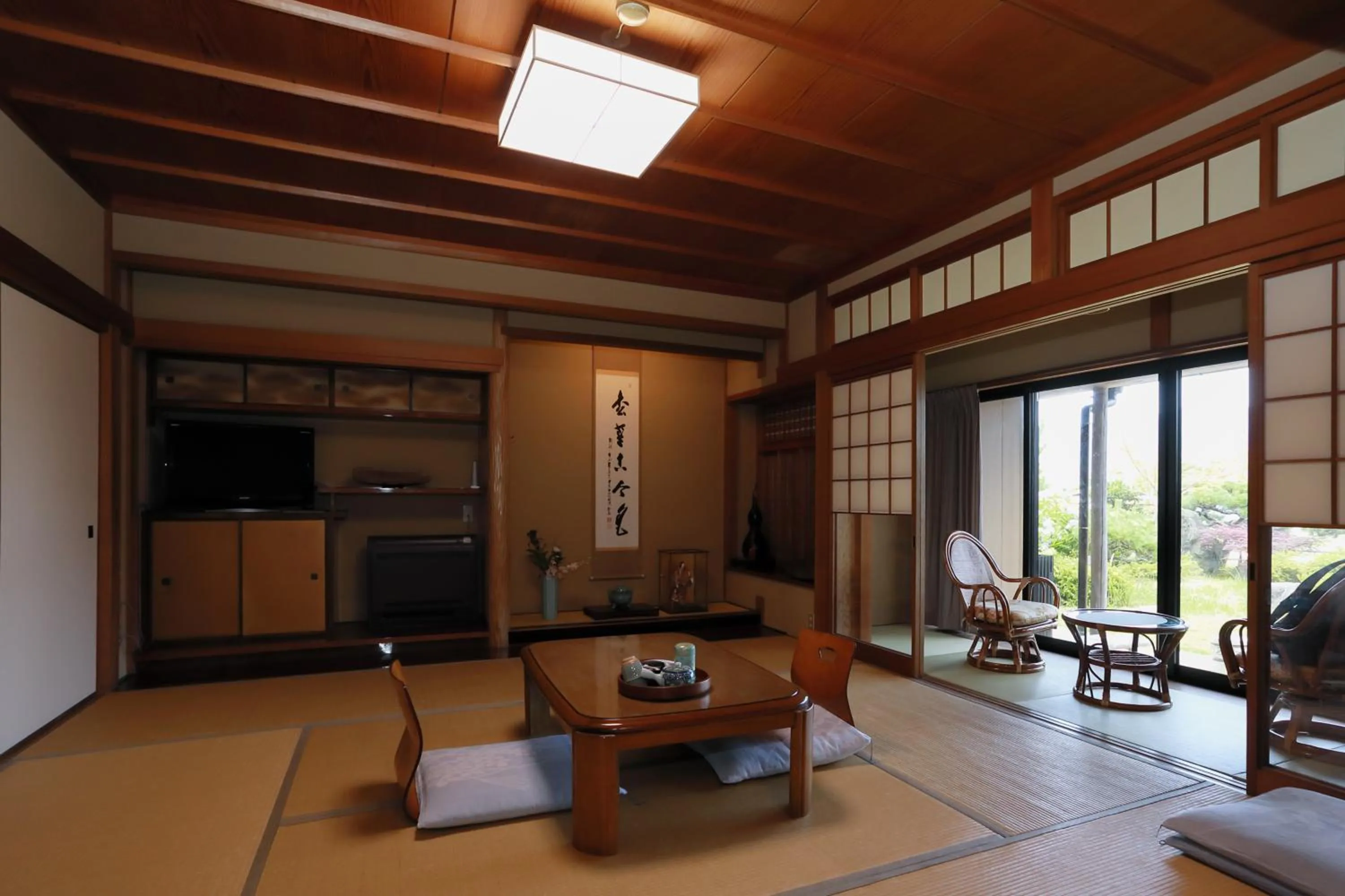 Photo of the whole room in Jinpuso