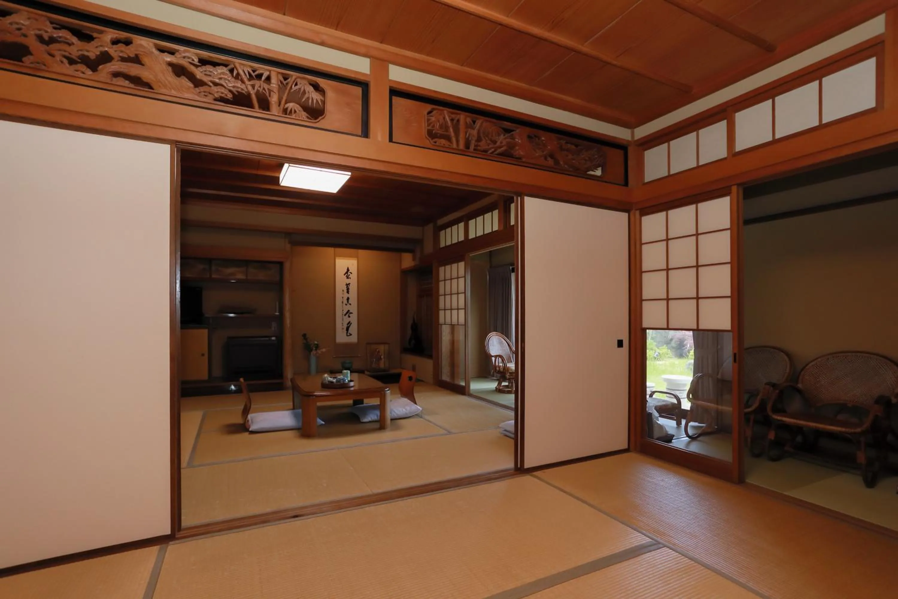 Photo of the whole room in Jinpuso