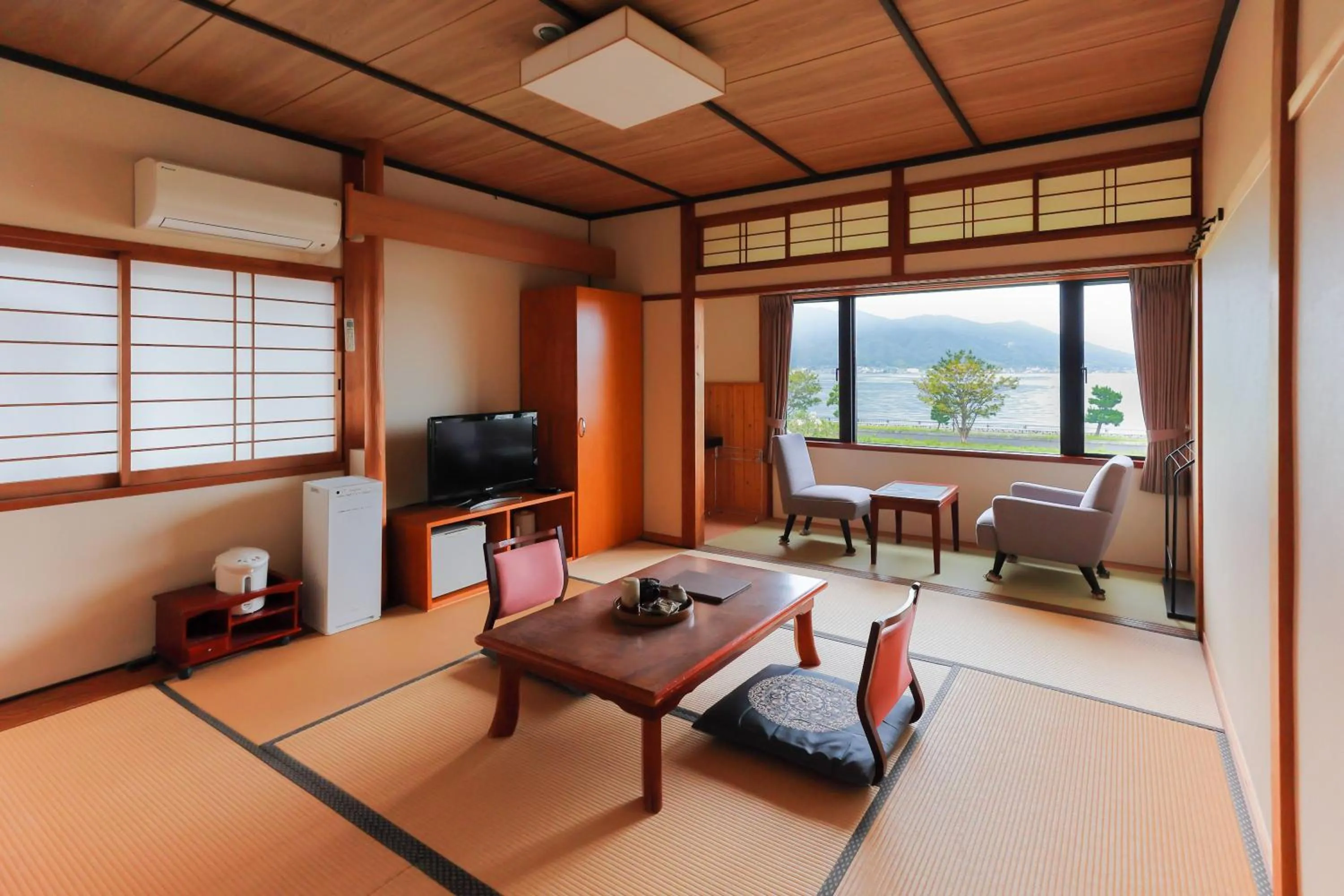 Photo of the whole room in Jinpuso