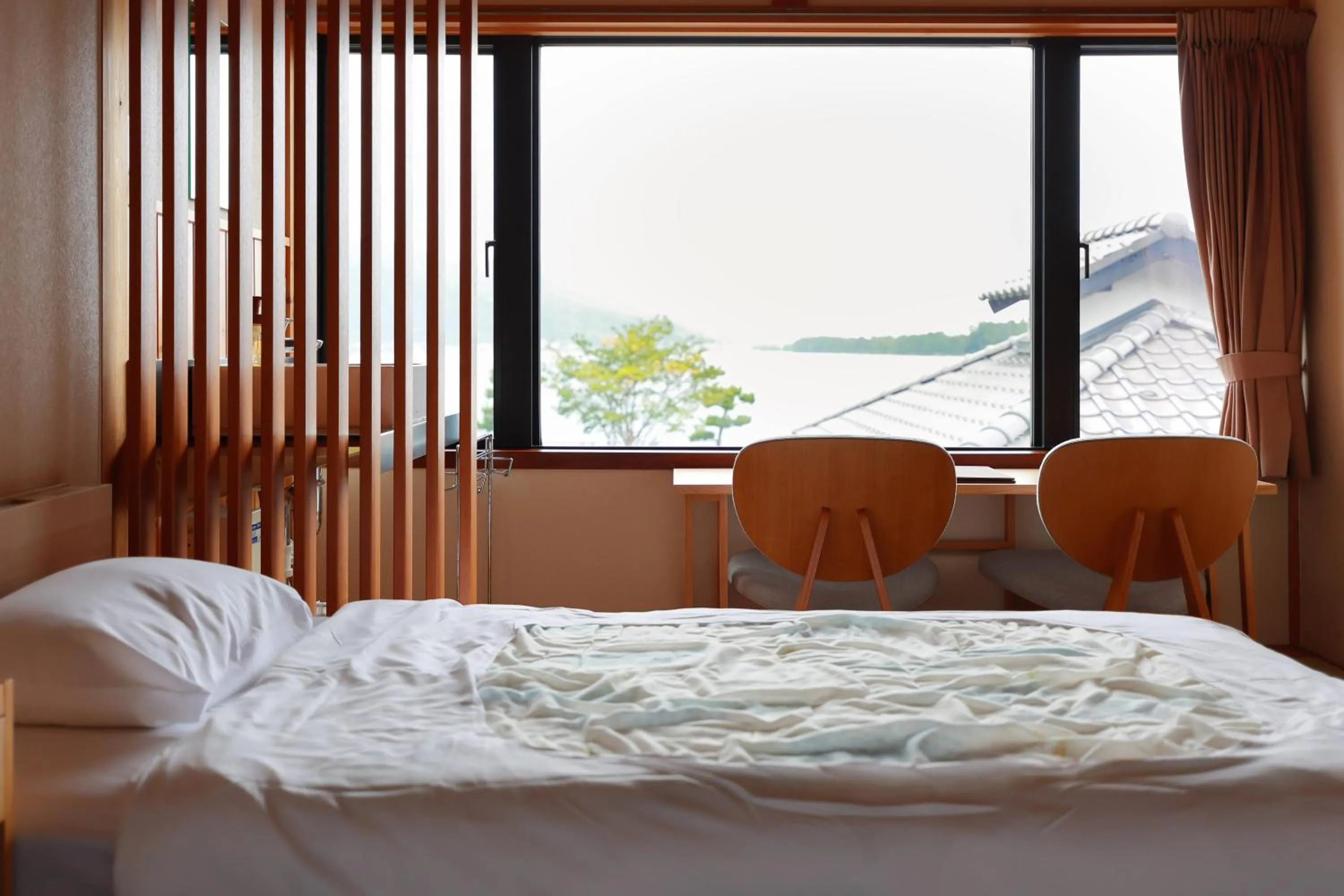 Photo of the whole room, Bed in Jinpuso