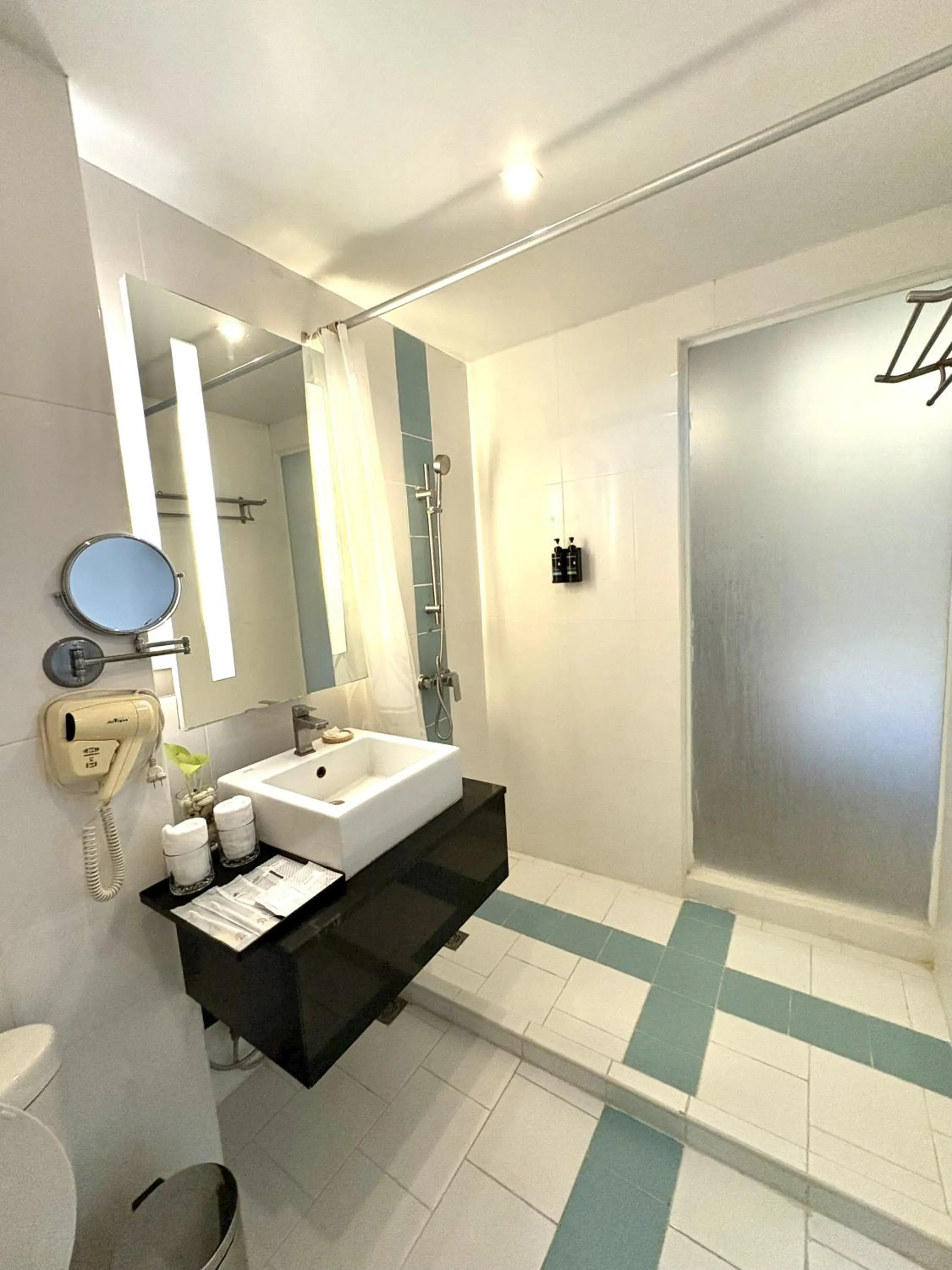 Bathroom in Klassique Sukhumvit Hotel